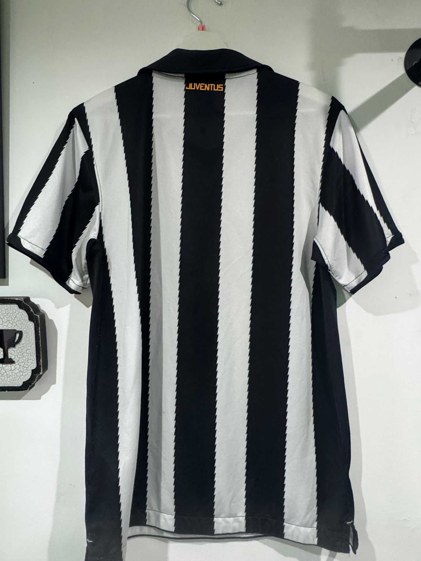 Juventus 2010/11 home shirt small