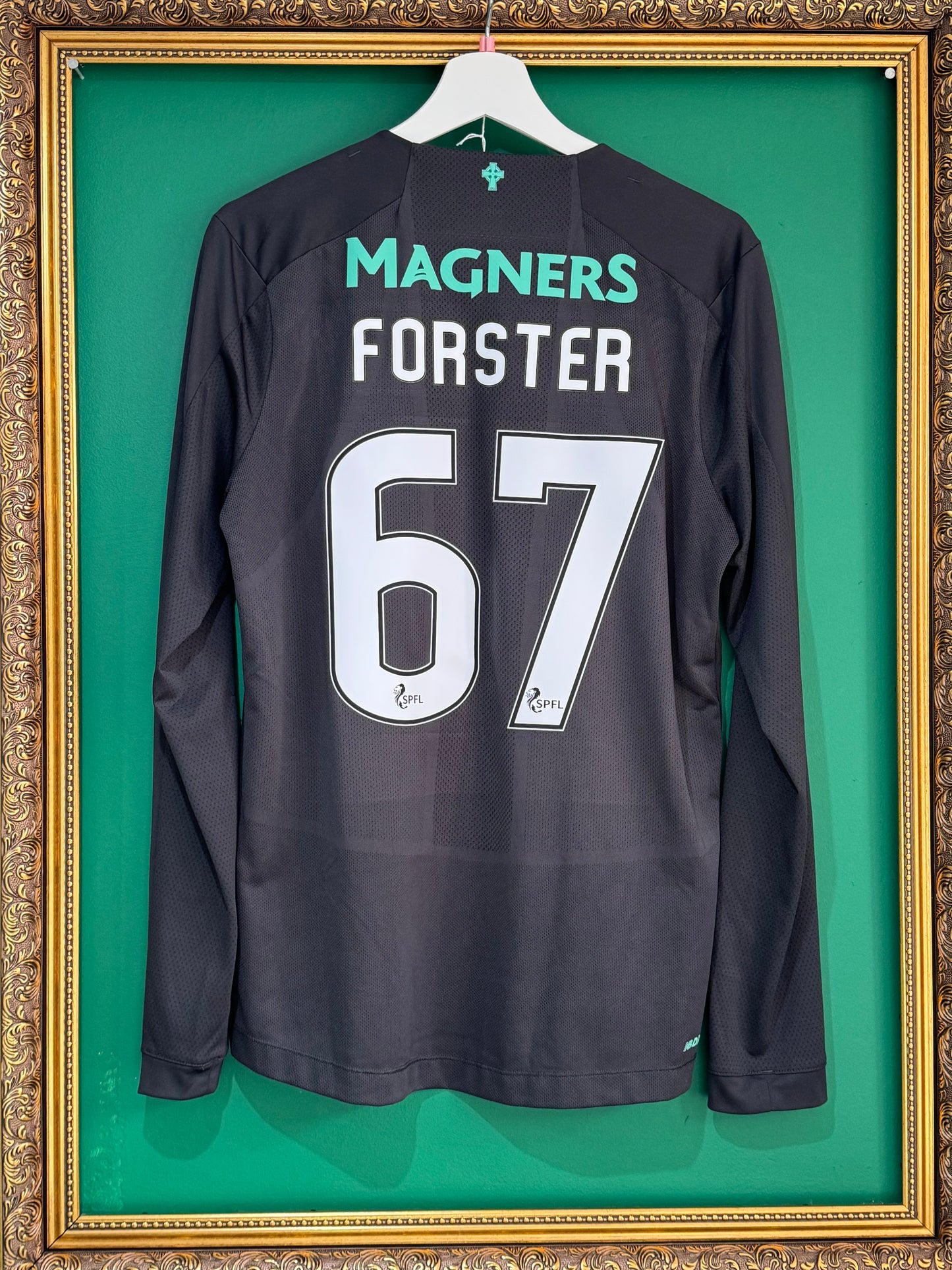 Celtic 2019/20 home goalkeeper shirt small Forster 67