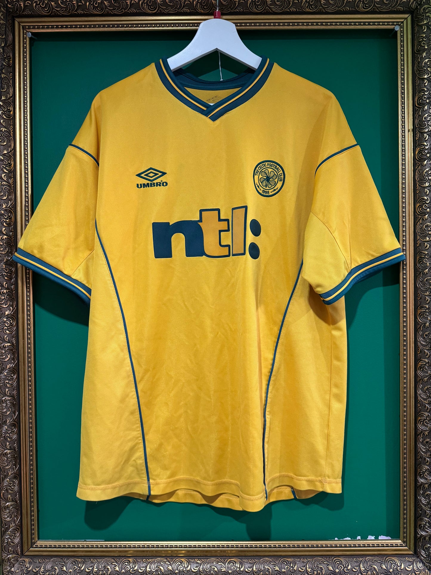 Celtic 2000/02 away Large Larsson 7