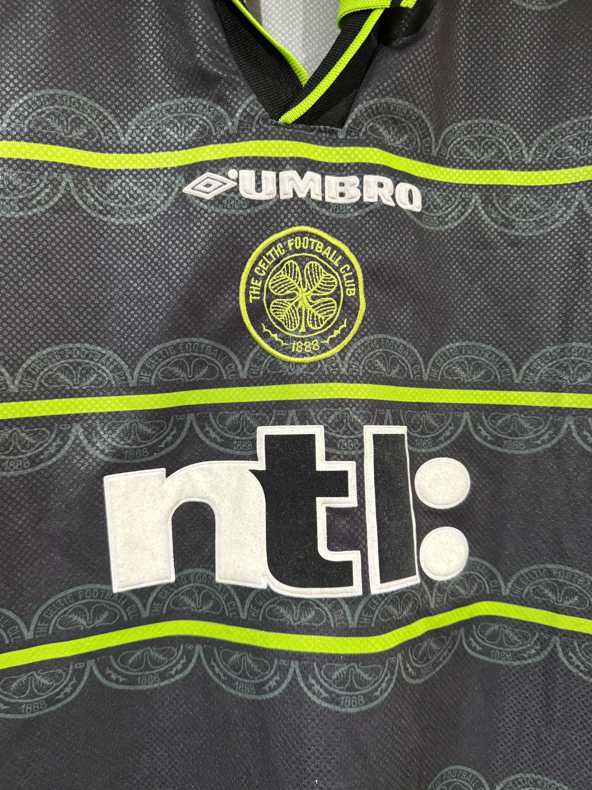 Celtic 1999/00 away shirt medium