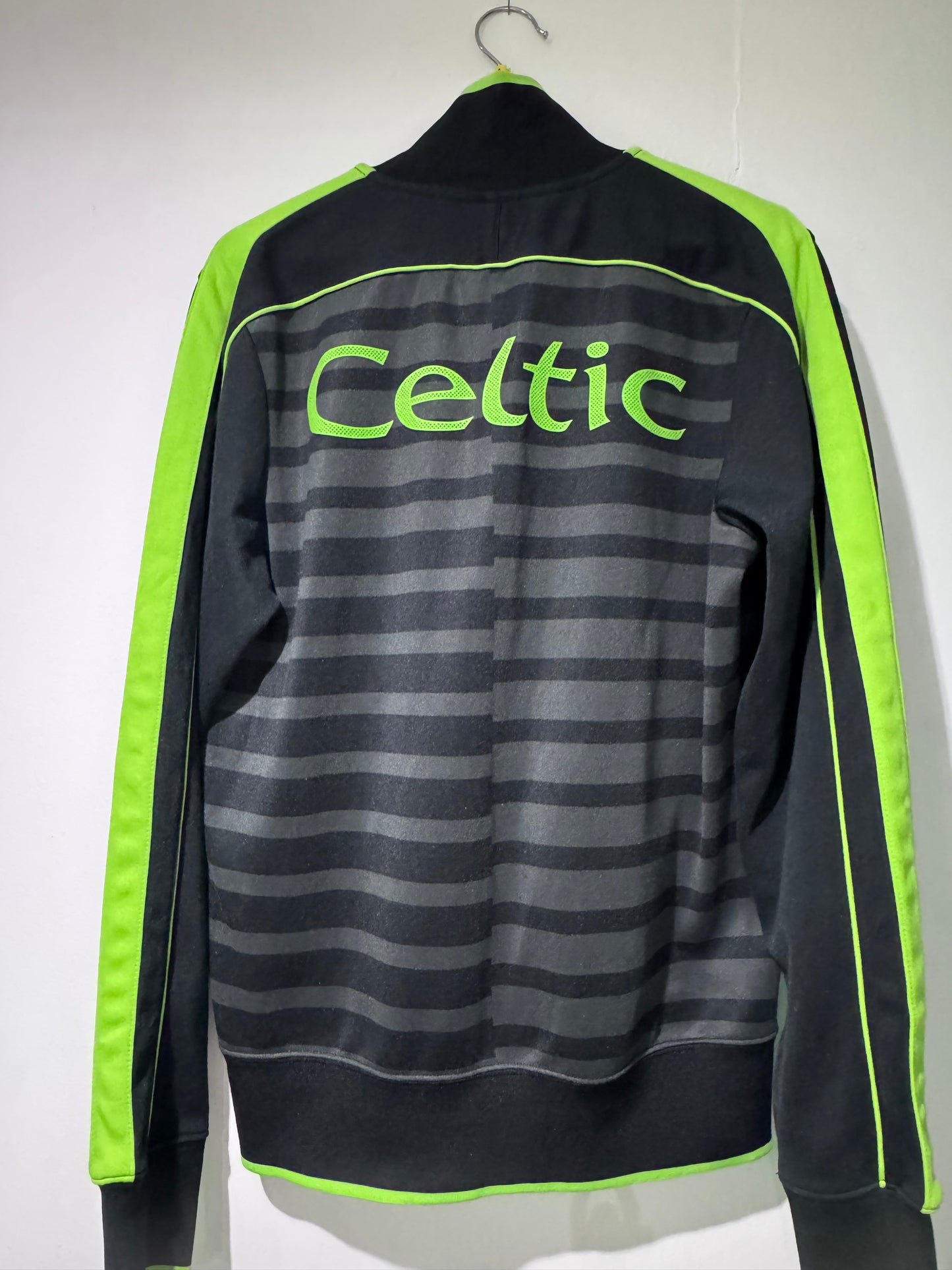 Celtic Nike track zipper top medium