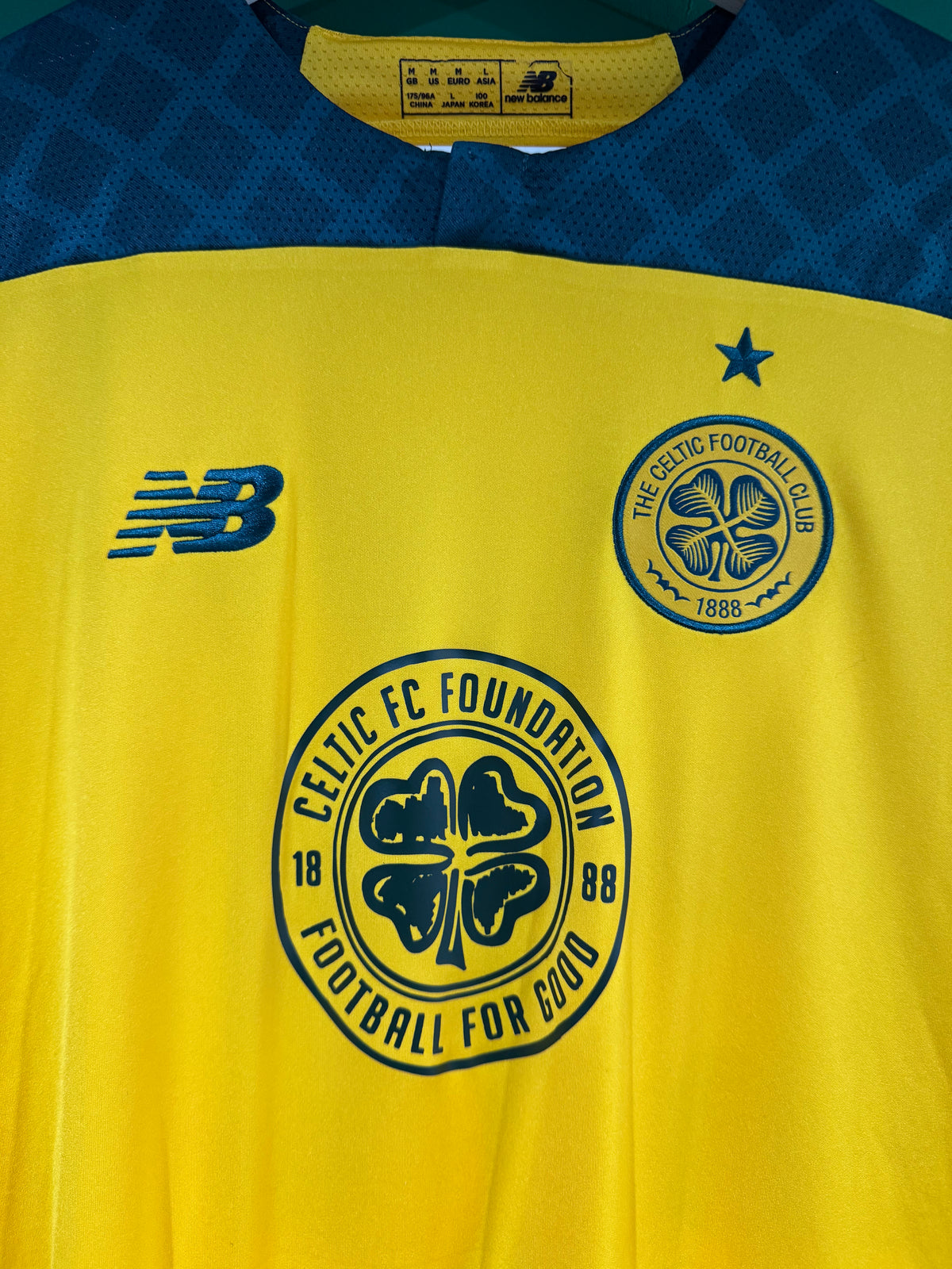Celtic 2019/20 away shirt medium Frimpong 30 (rare foundation sponsor)