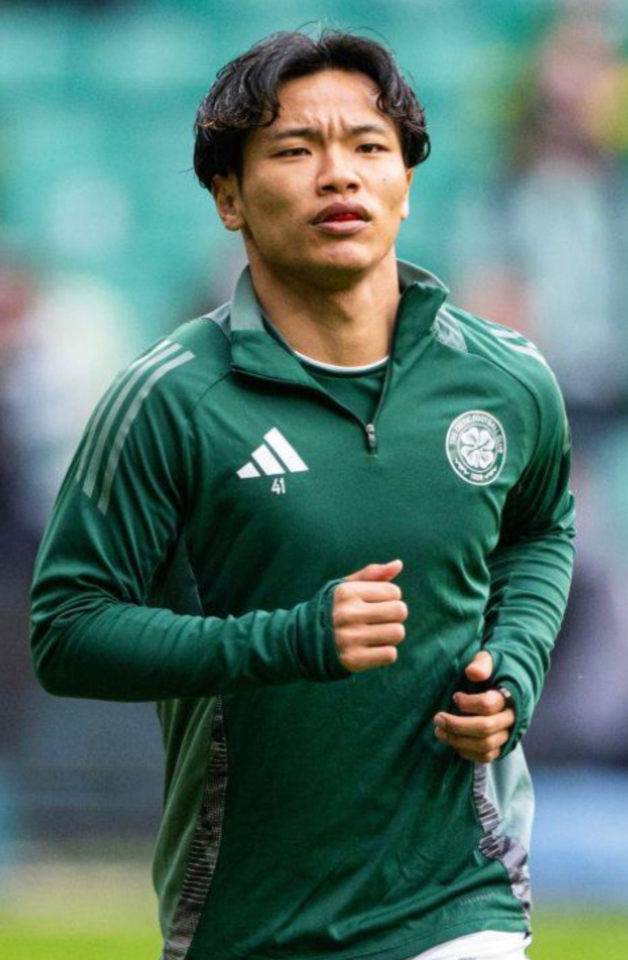 Celtic Reo Hatate training worn long sleeve half zip medium