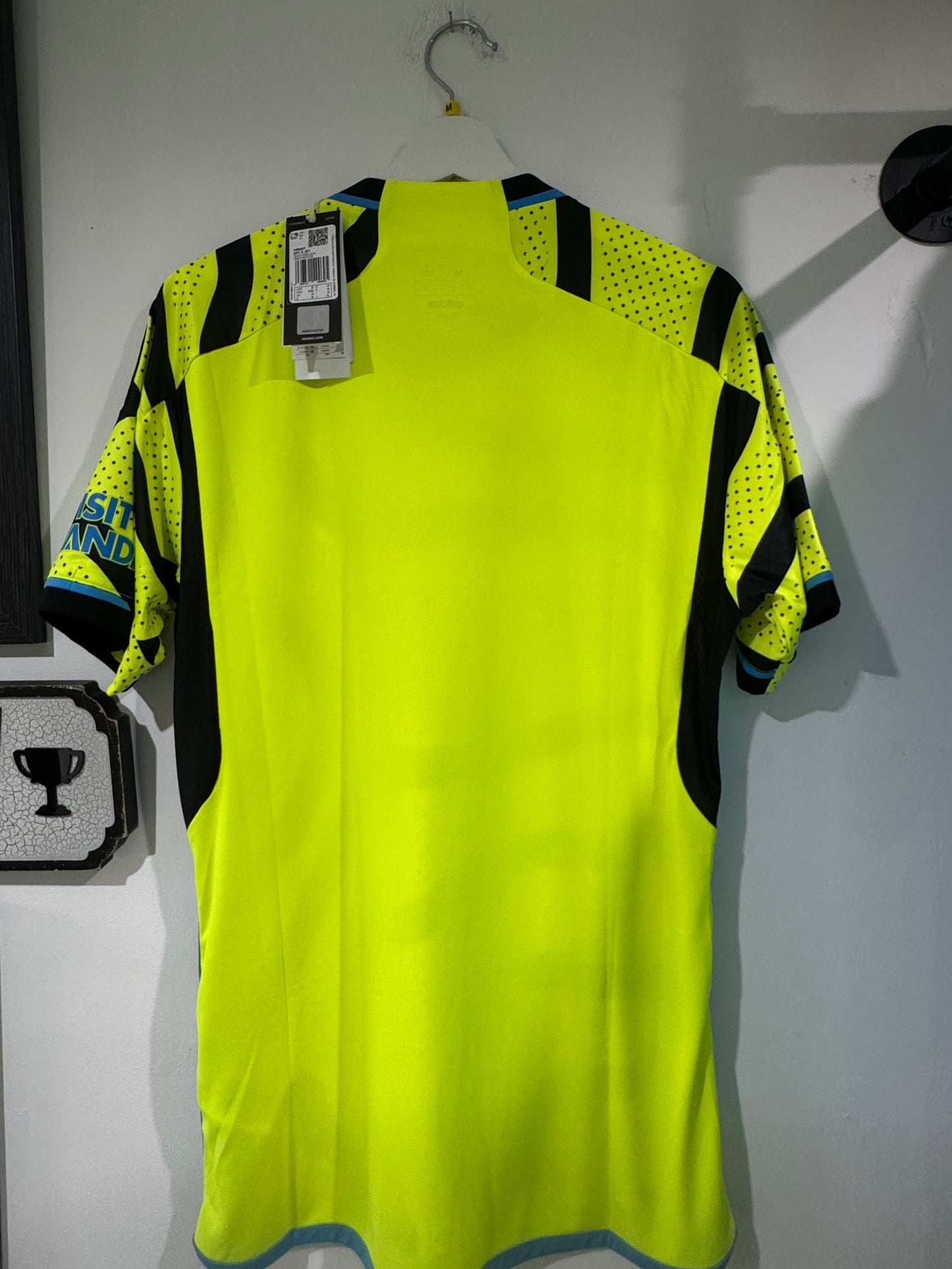 Arsenal 2023/24 away shirt medium BNWT