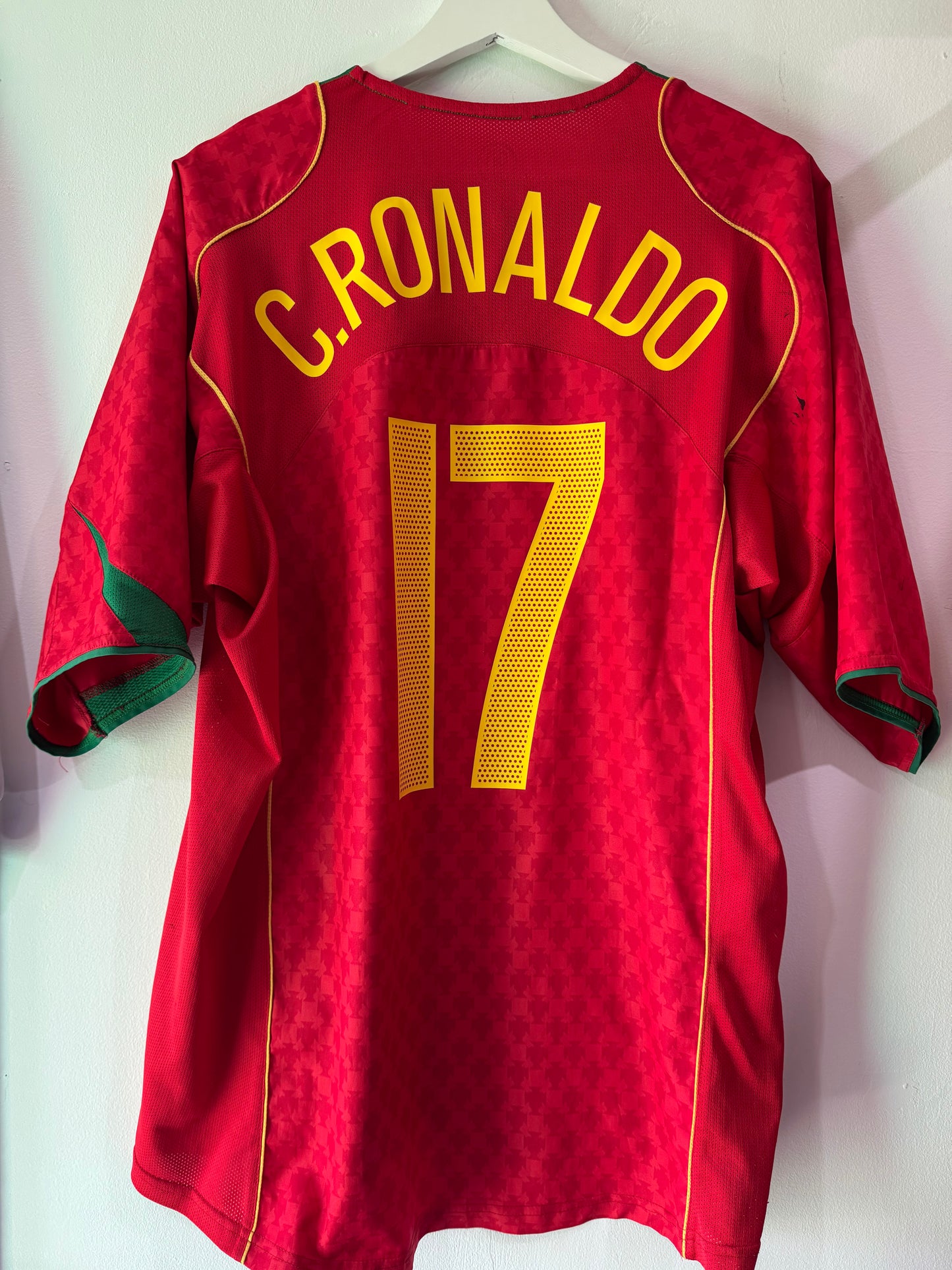 Portugal 2004 home xlarge Ronaldo 17