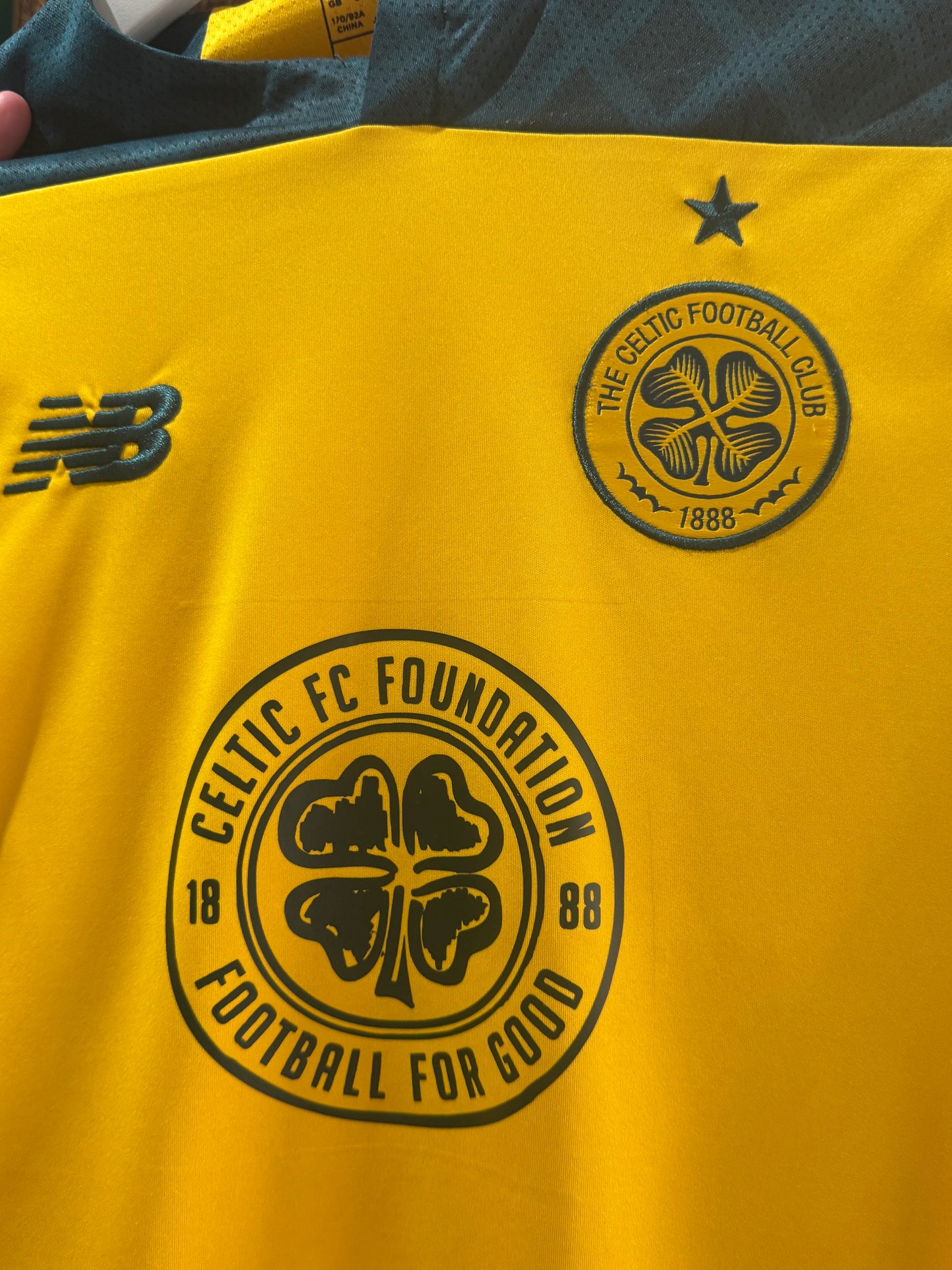 Celtic 2019/20 away shirt small Frimpong 30 foundation sponsor