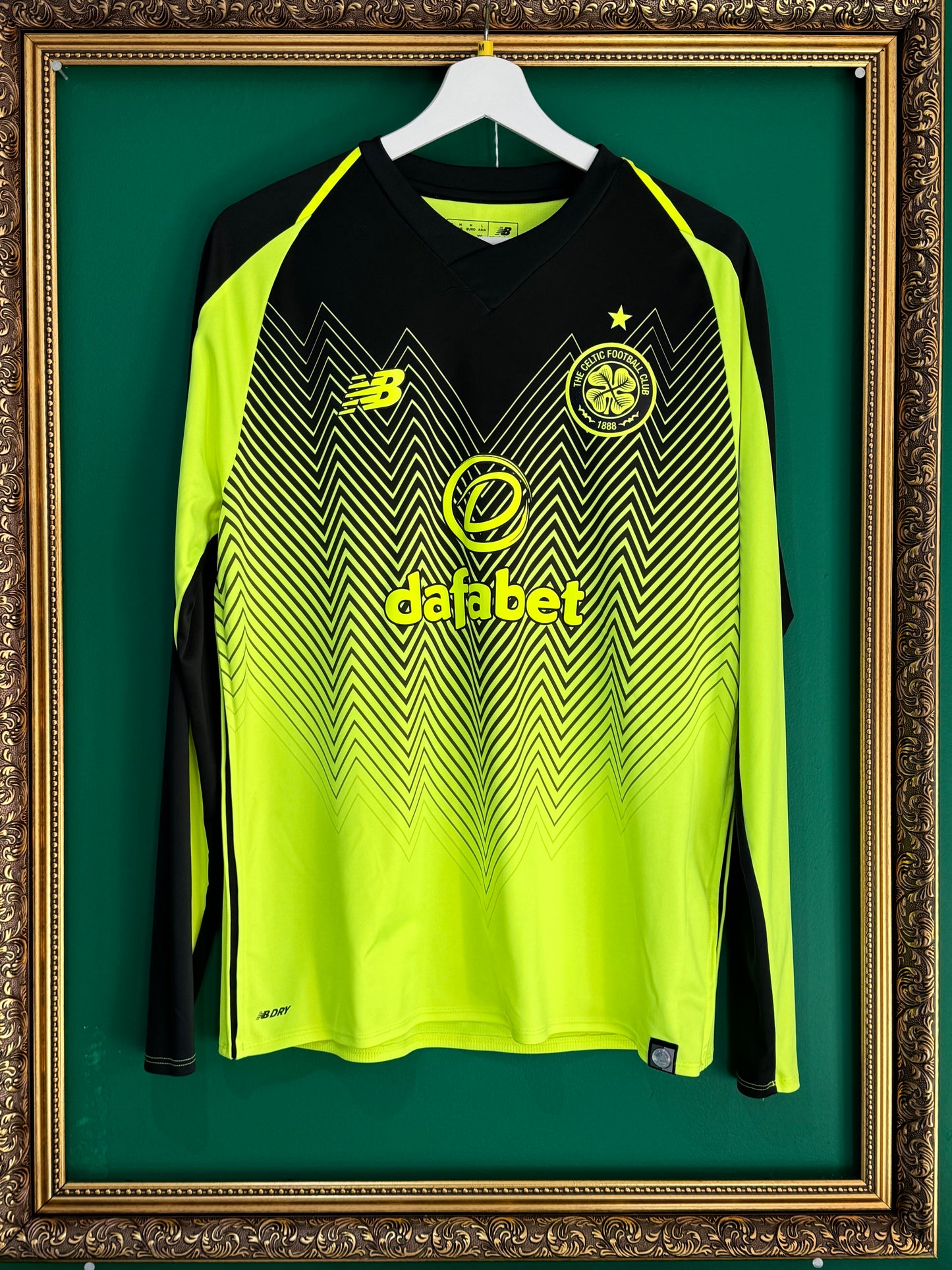 Celtic 2005/06 away medium Weah 30