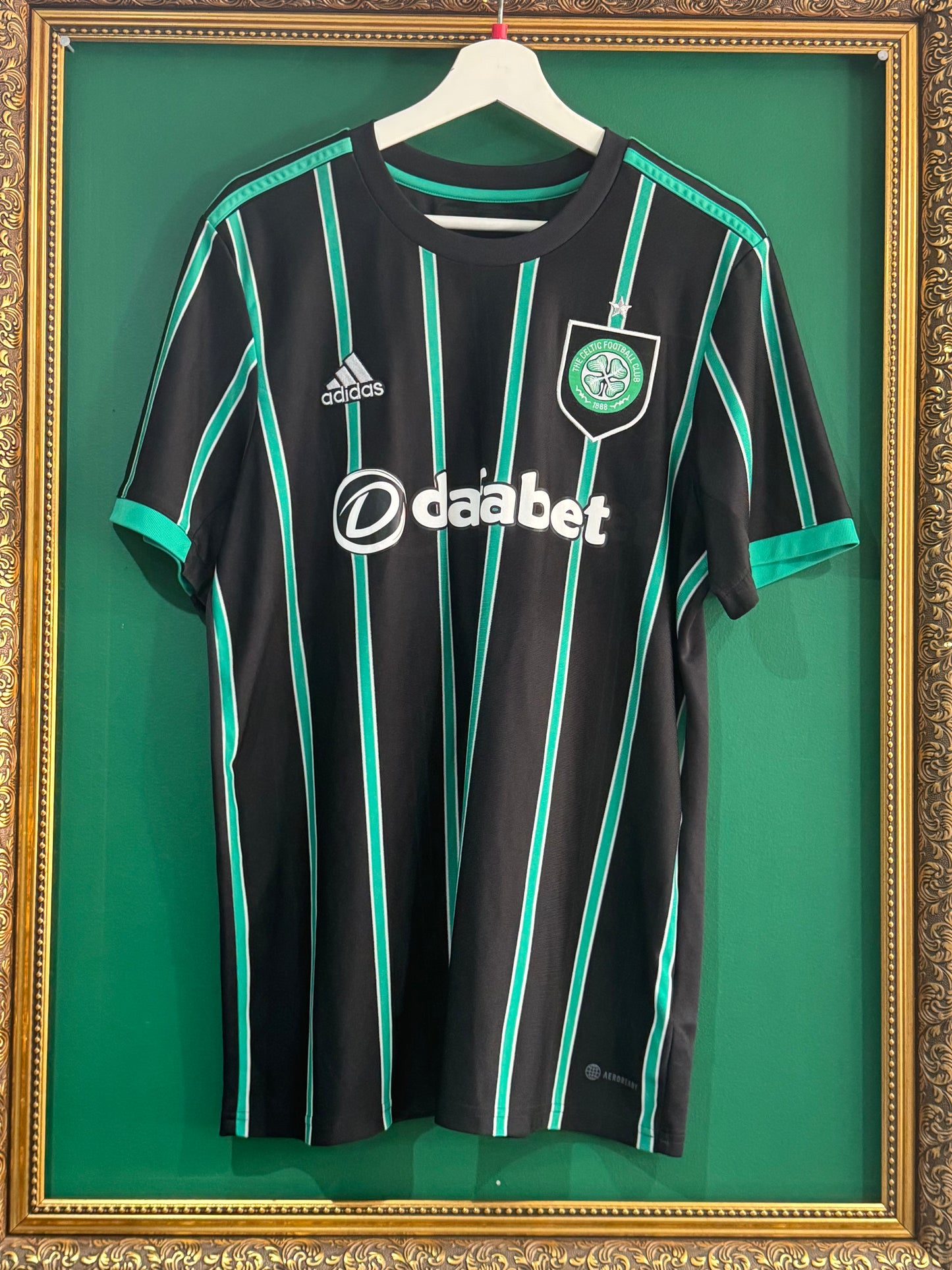 Celtic 2022/23 away shirt large Diazen 38