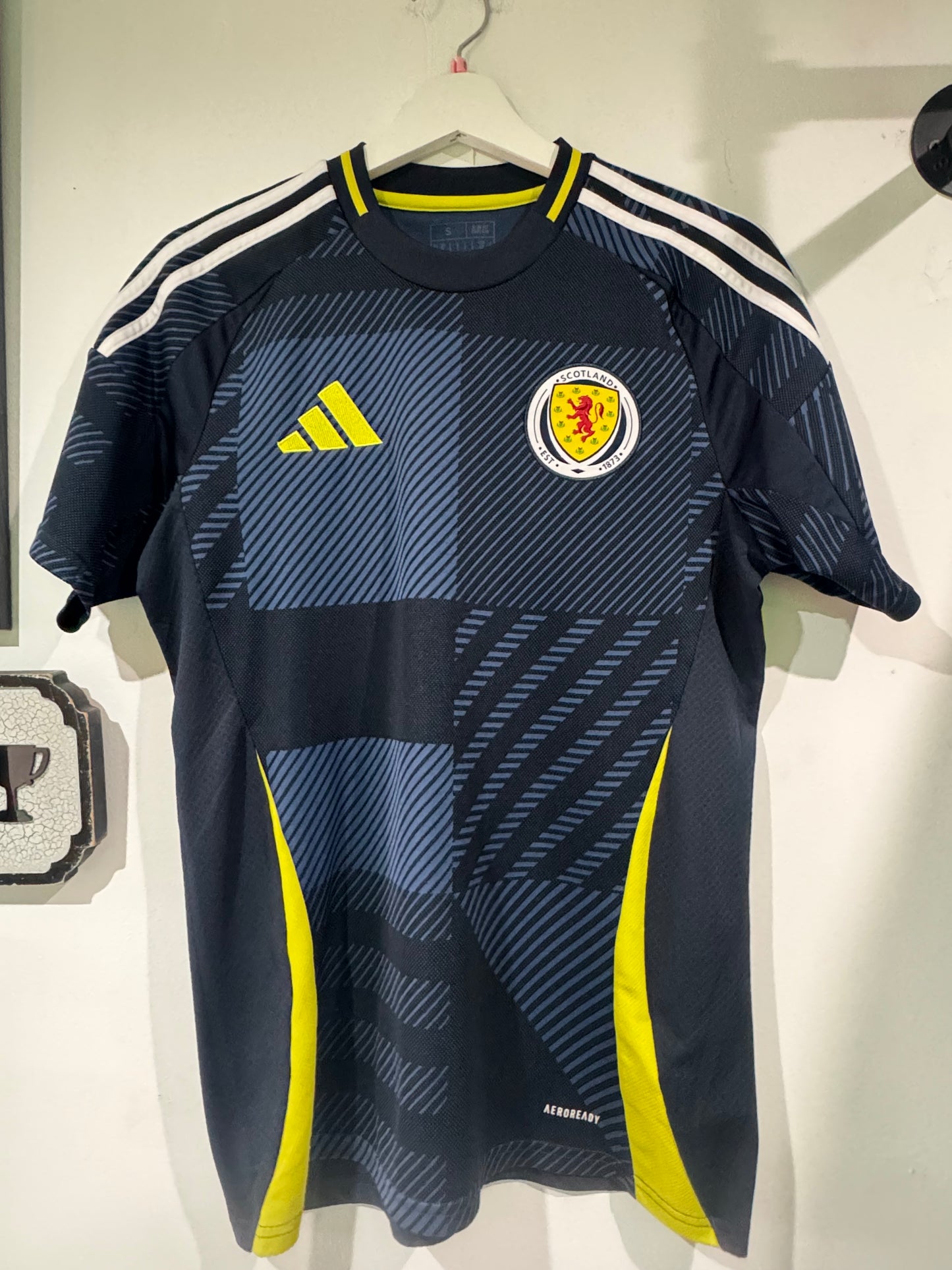 Scotland 2024 home shirt small