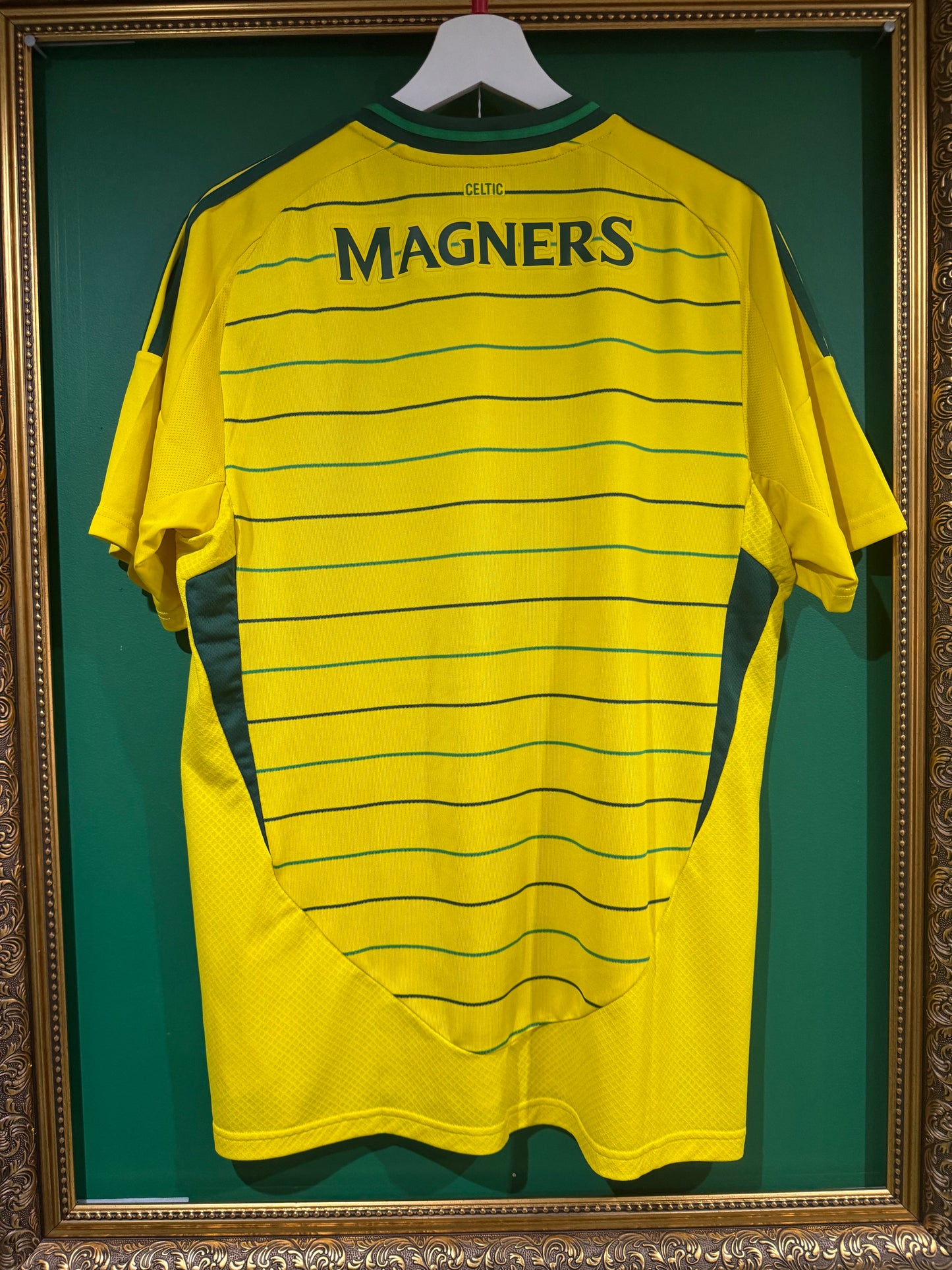 Celtic 2024/25 away shirt large
