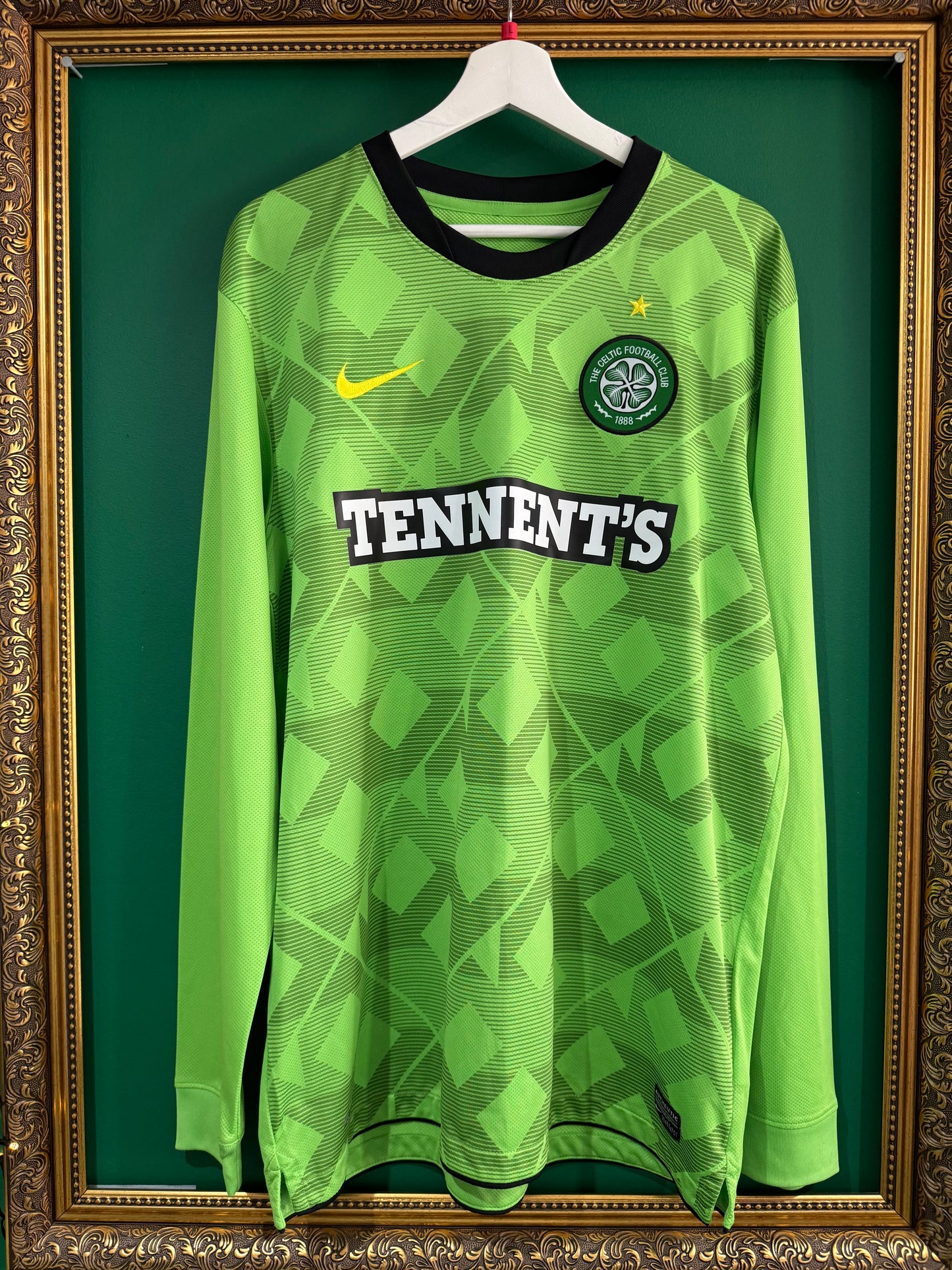 Celtic 2010/11 away shirt large ls Hooper 88