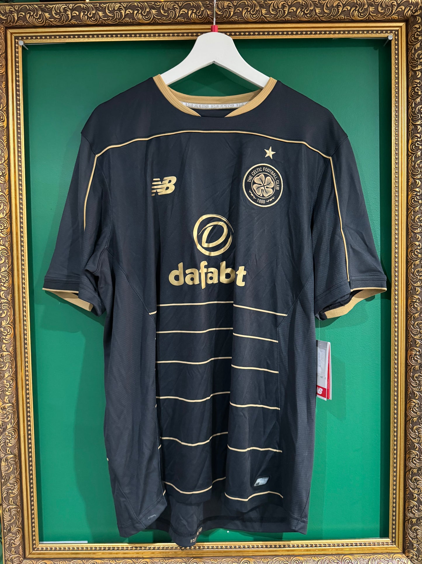 Celtic 2016/17 away shirt large Brown 8 BNWT