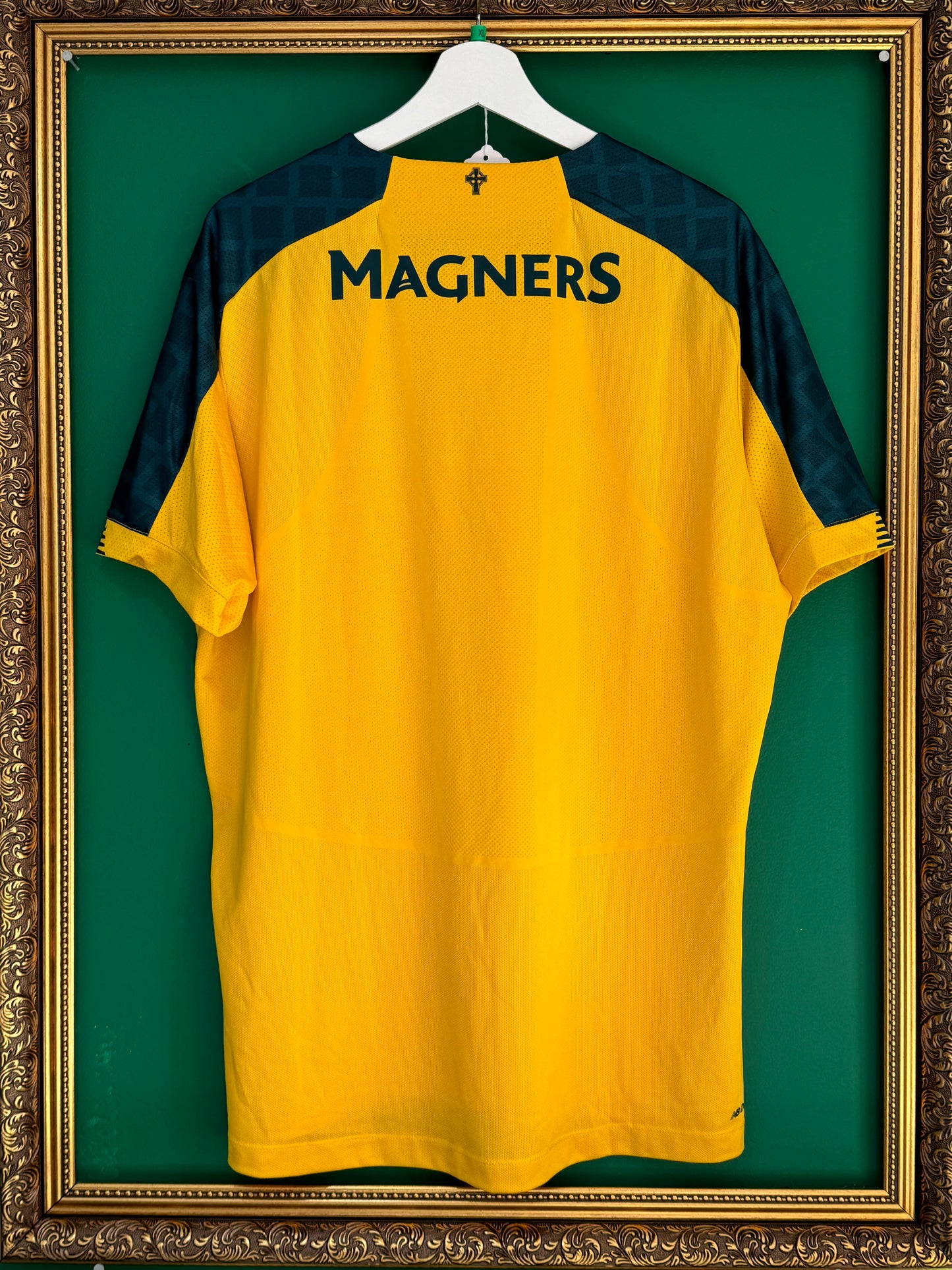 Celtic 2019/20 away xlarge