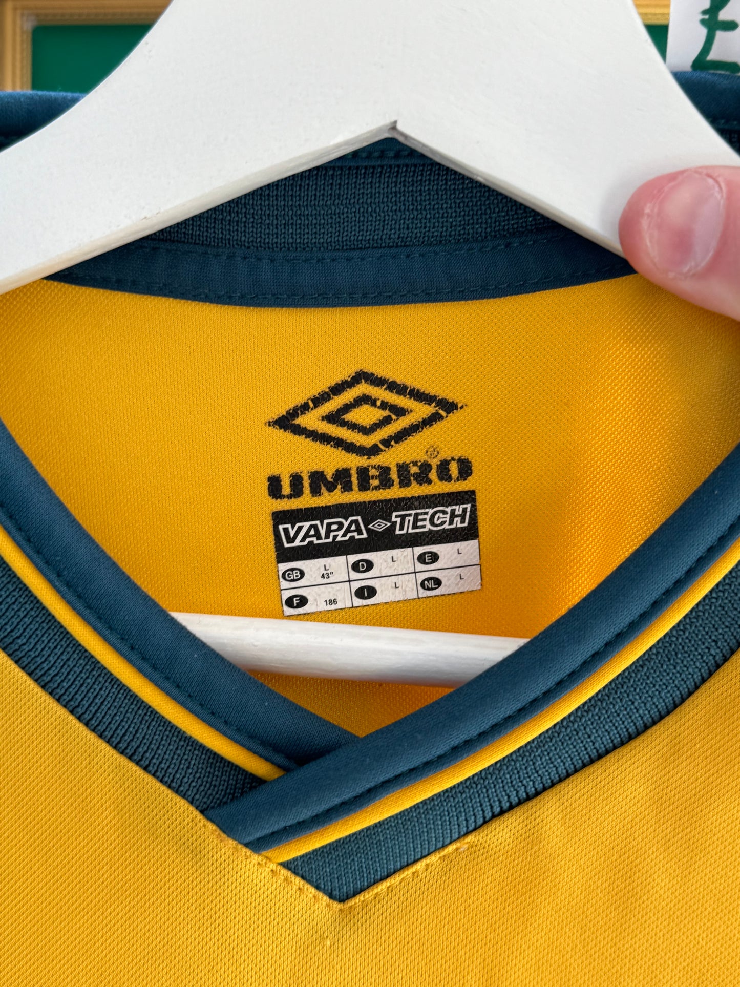 Celtic 2000/01 away large