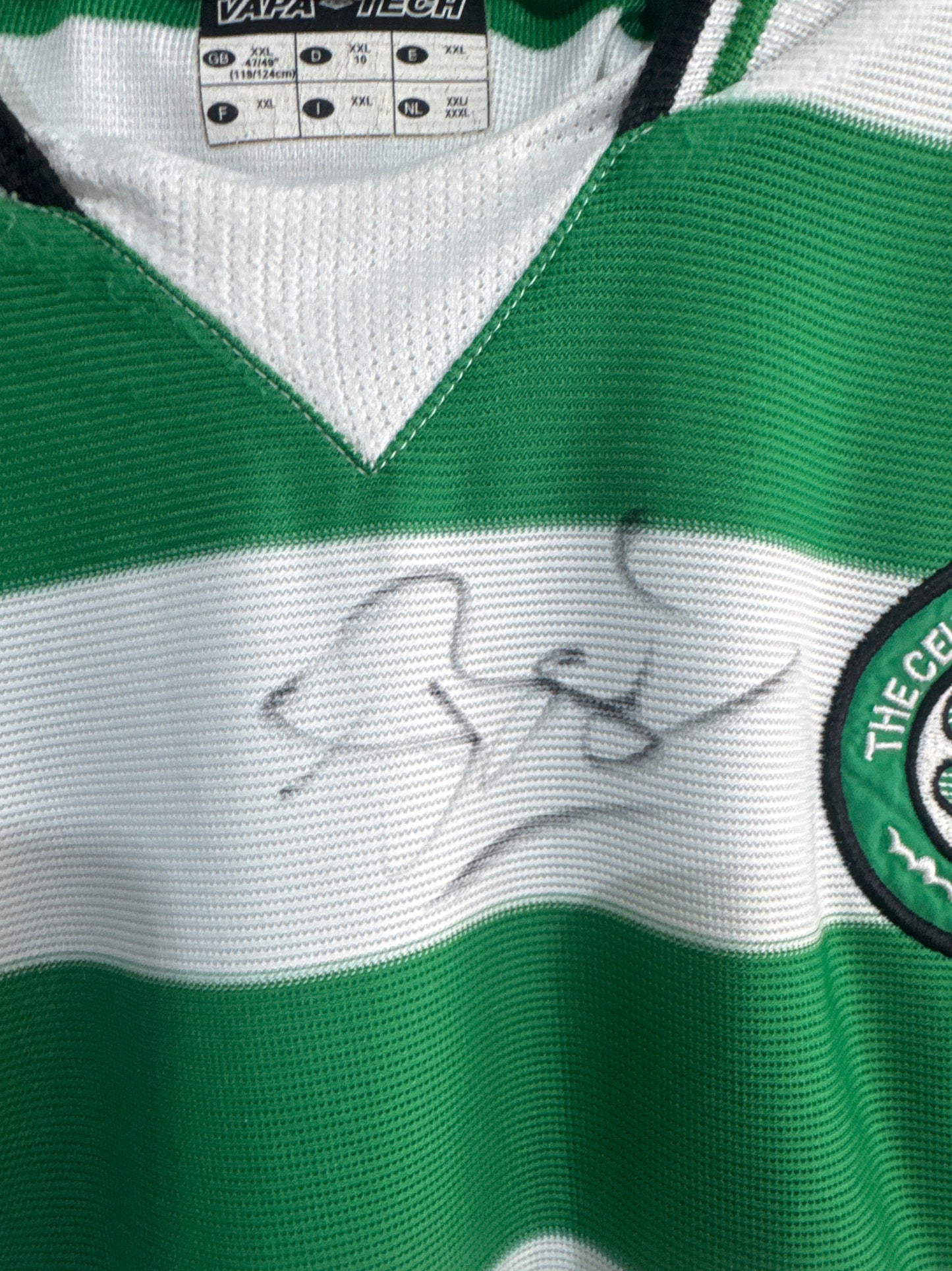 Celtic 2001/03 home shirt xxl signed by Tom Boyd