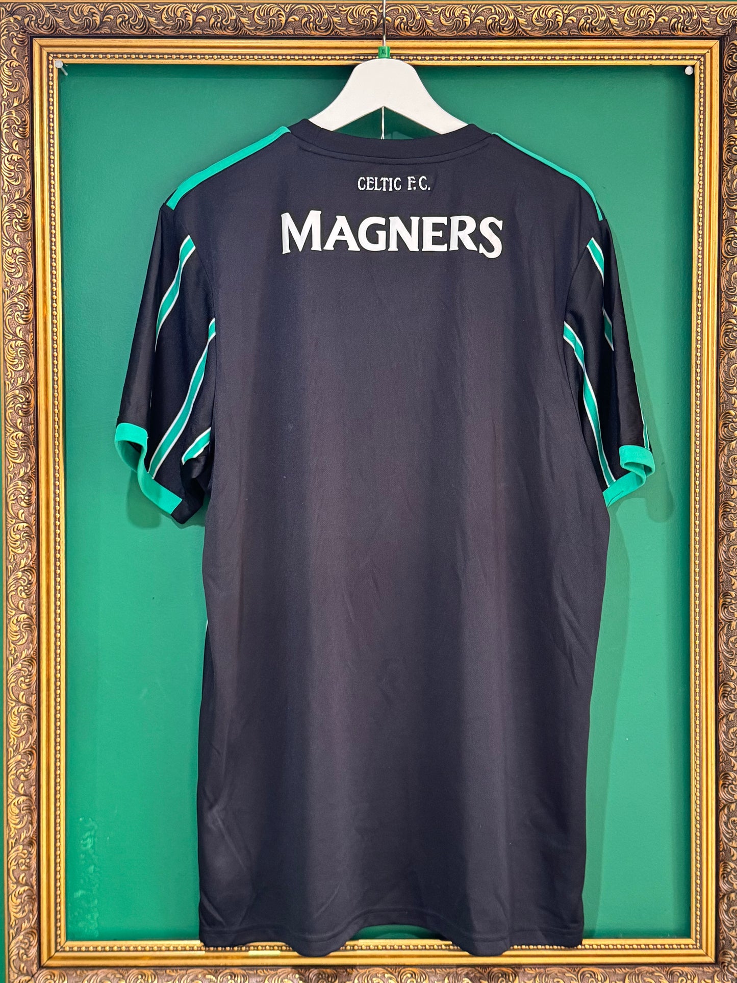 Celtic 2022/23 away xlarge