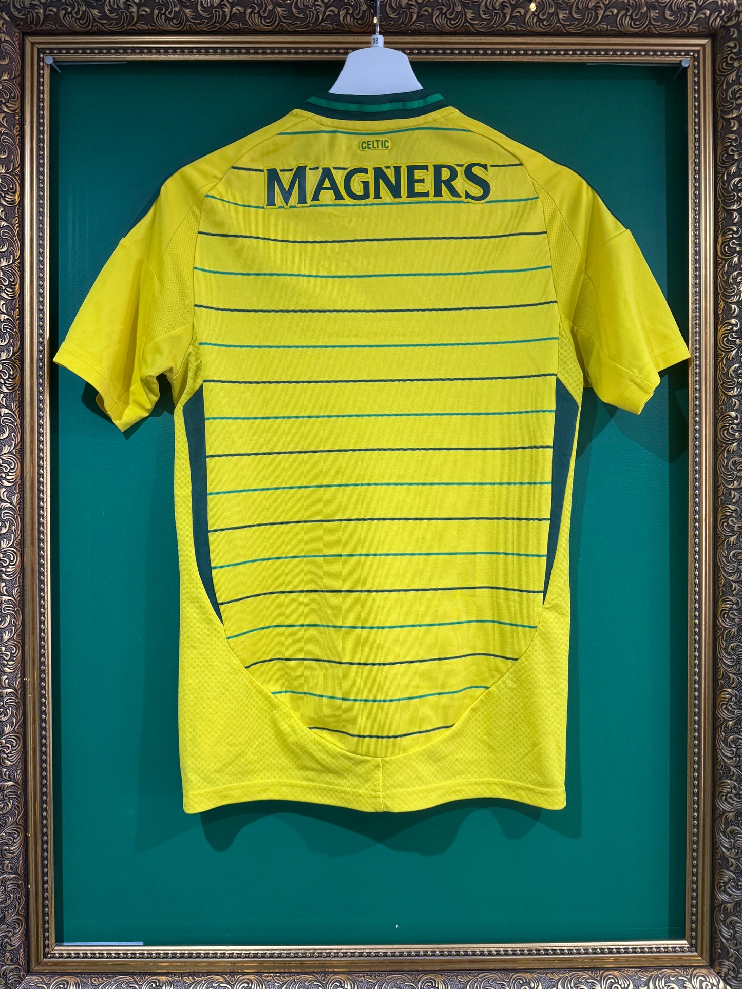 Celtic 2024/25 away shirt xsmall