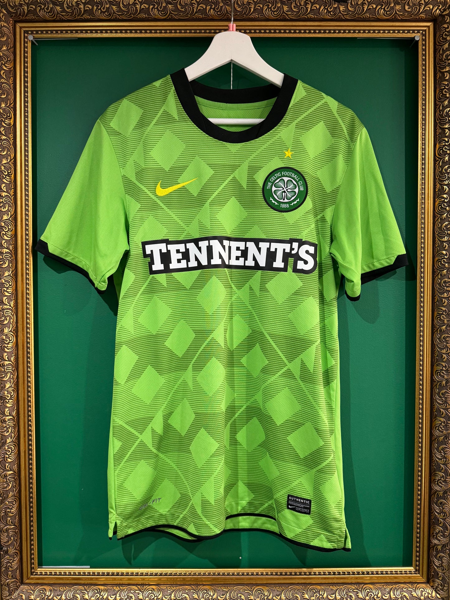 Celtic 2010/11 away shirt small