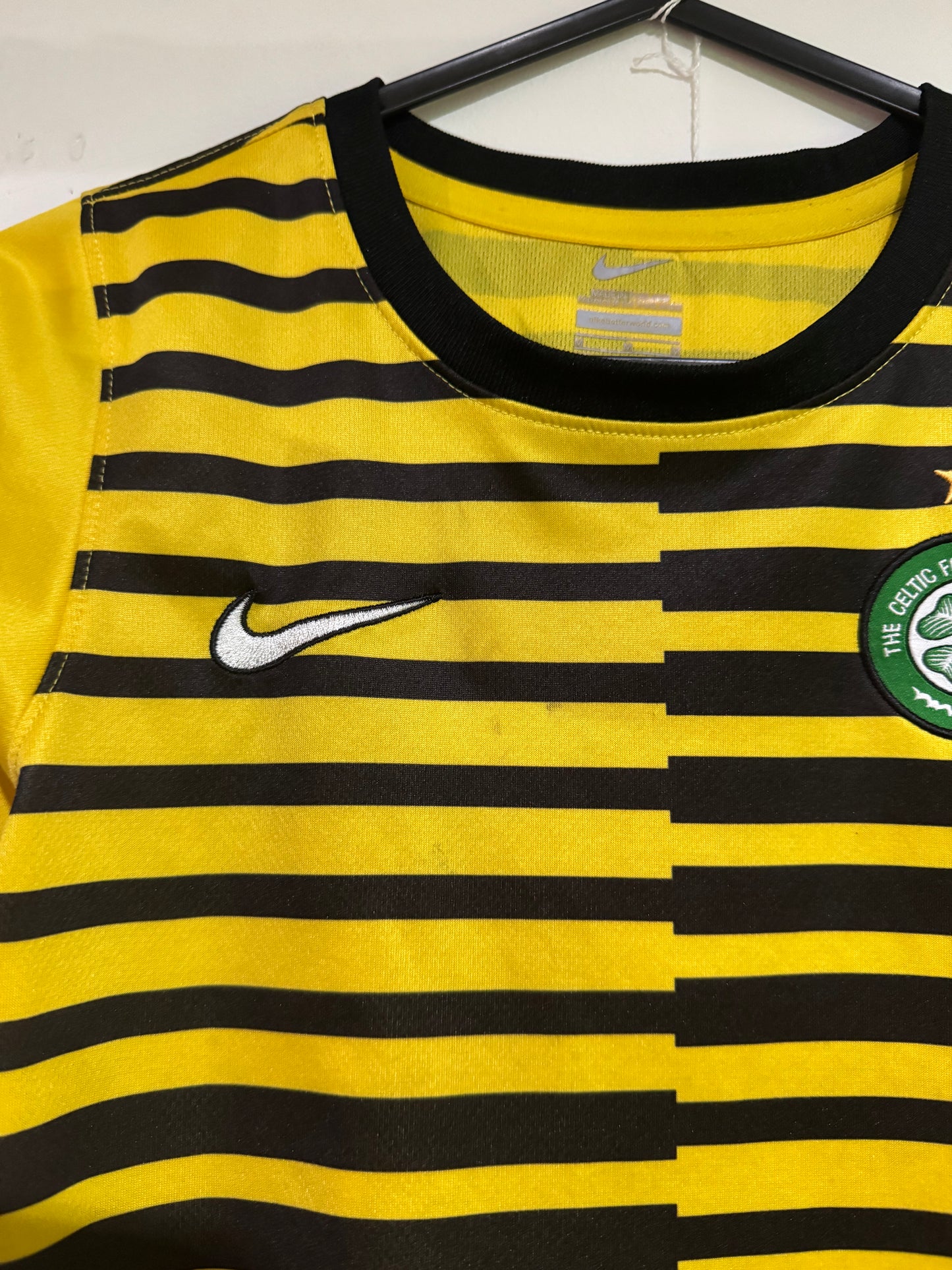Celtic 2011/12 third shirt 5-6 years