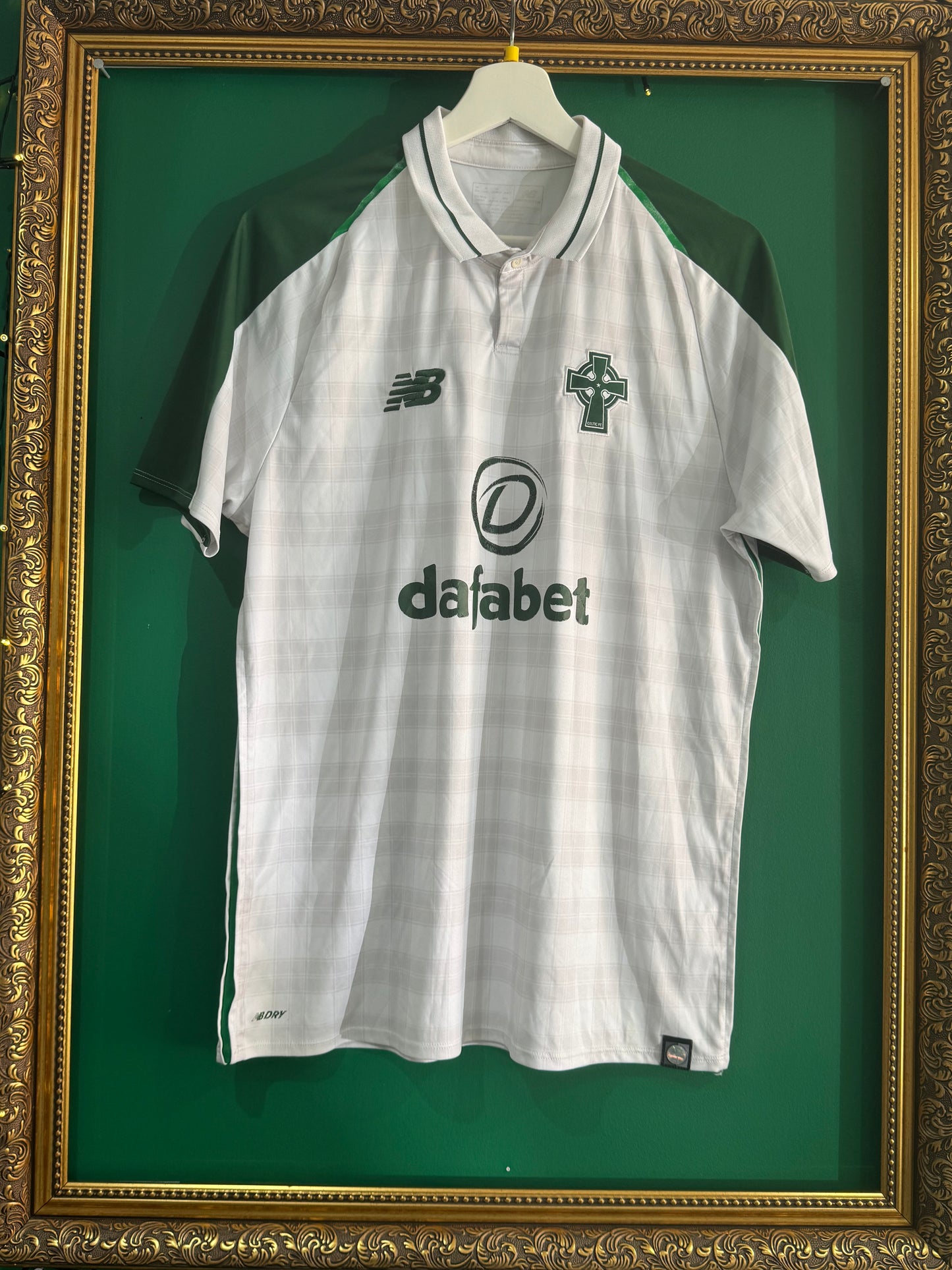 Celtic 2018/19 away shirt medium