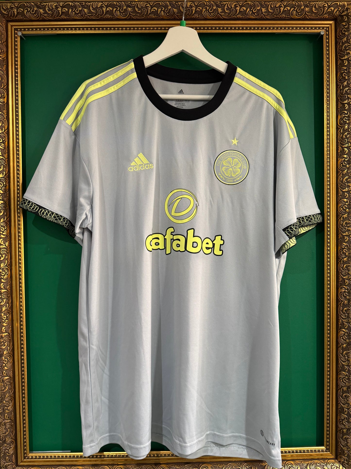 Celtic 2022/23 third shirt xlarge