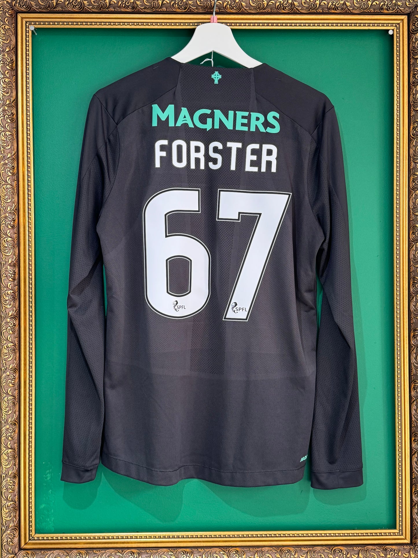 Celtic 2019/20 home goalkeeper shirt small Forster 67