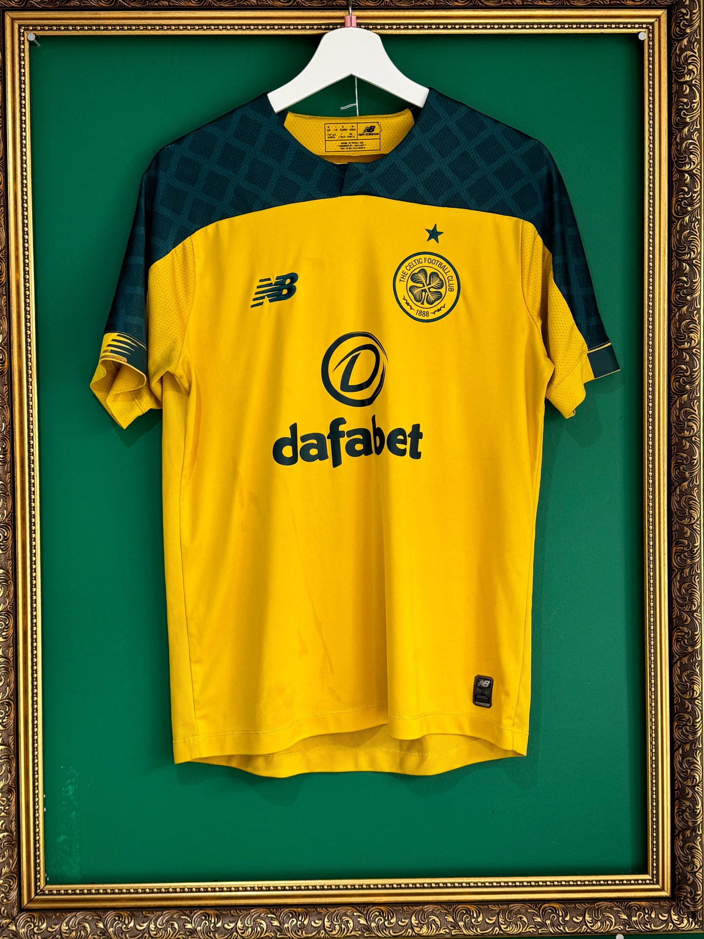 Celtic 2019/20 away small