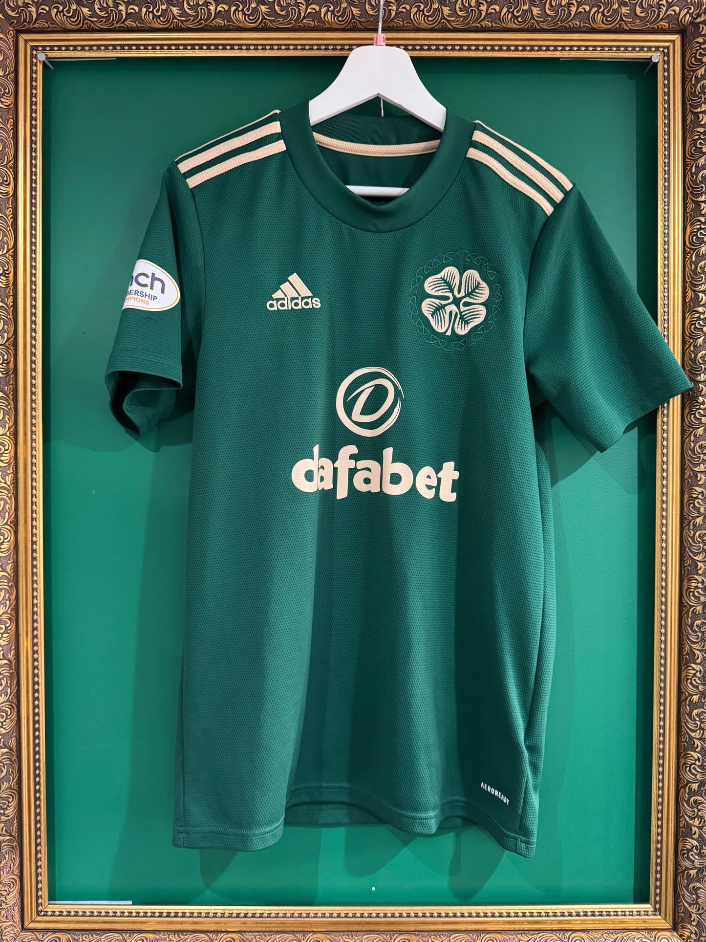 Celtic 2021/22 away shirt small Rogic 18