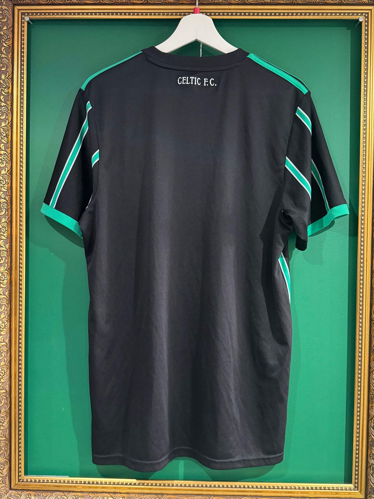 Celtic 2022/23 away shirt unsponsored large