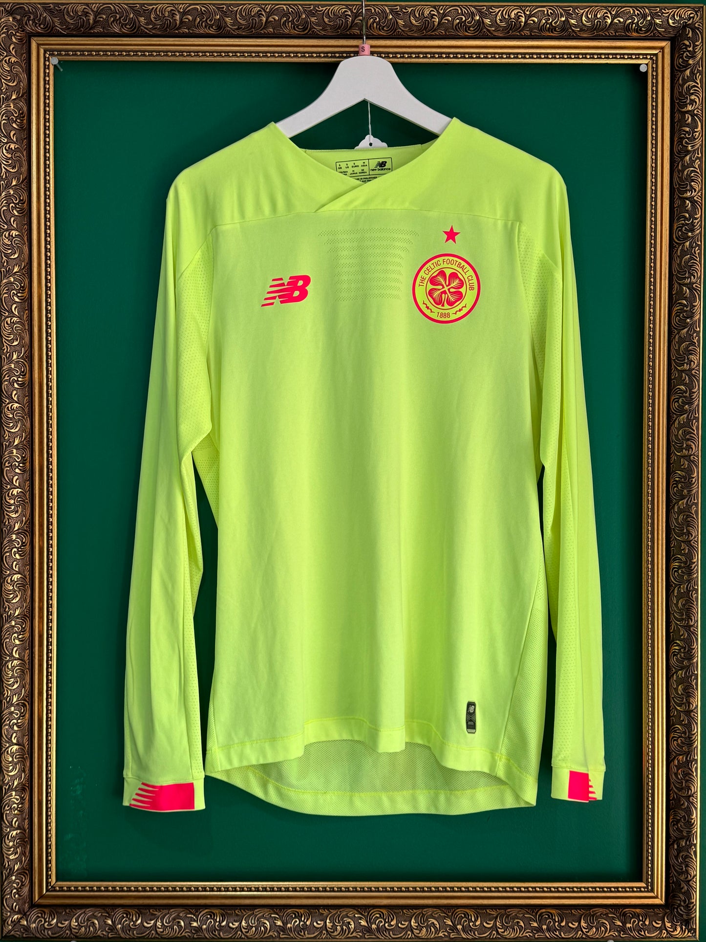 Celtic 2019/20 goalkeeper third small