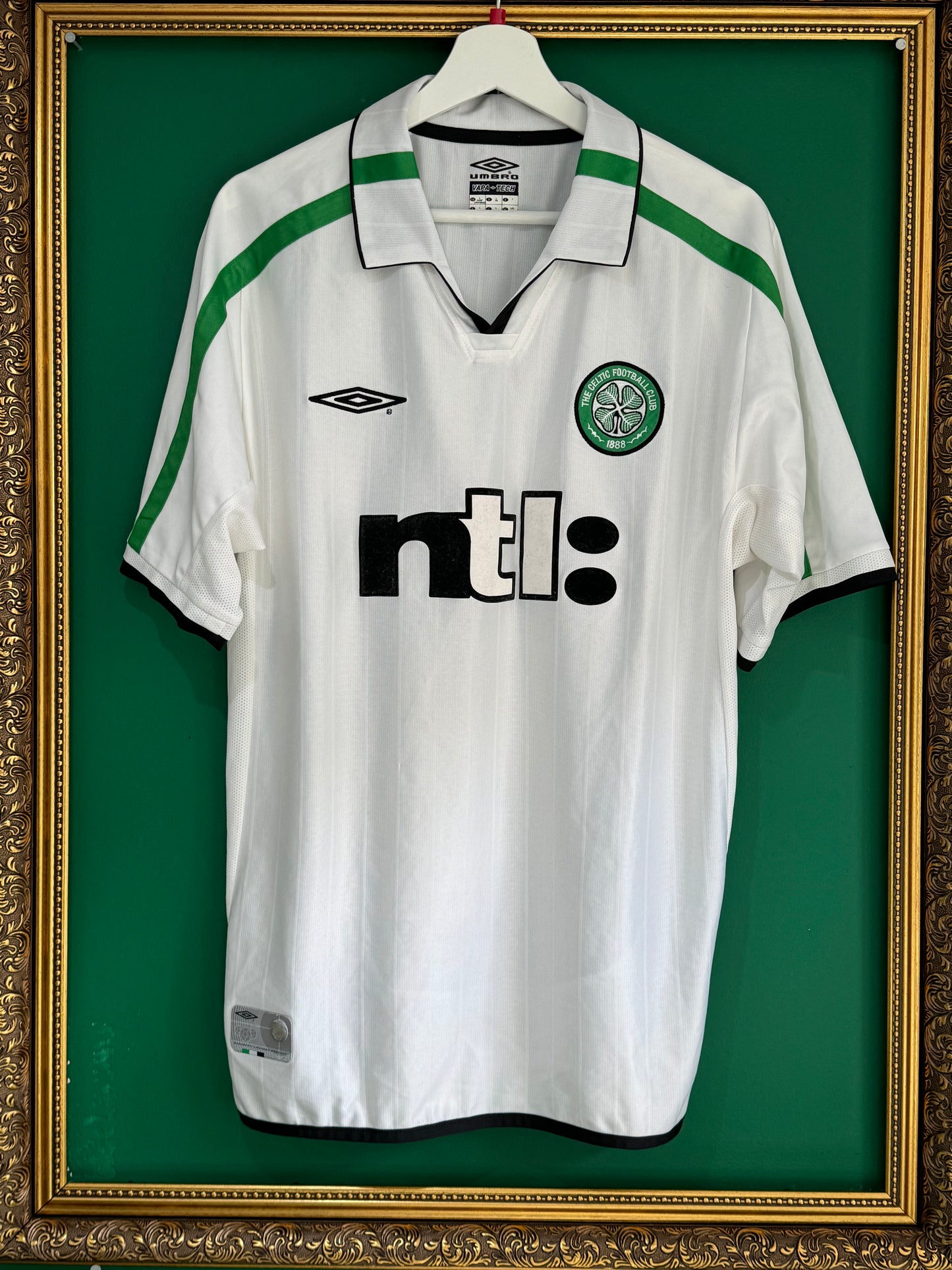 Celtic 2001/02 away large