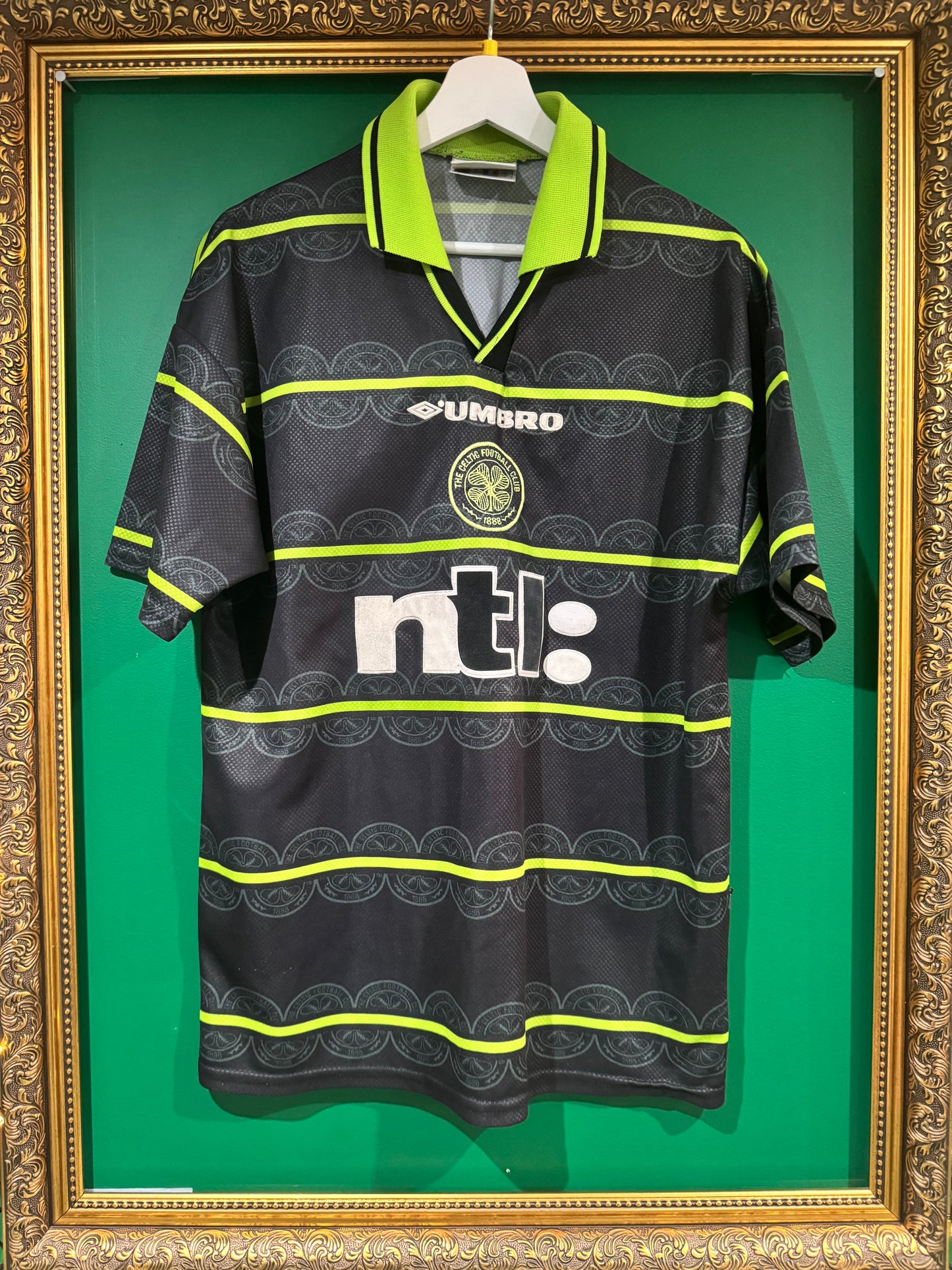 Celtic 1999/00 away shirt medium
