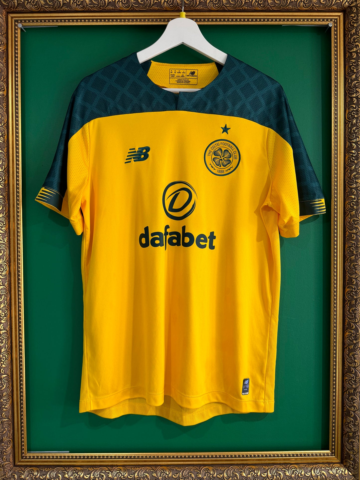 Celtic 2019/20 away medium