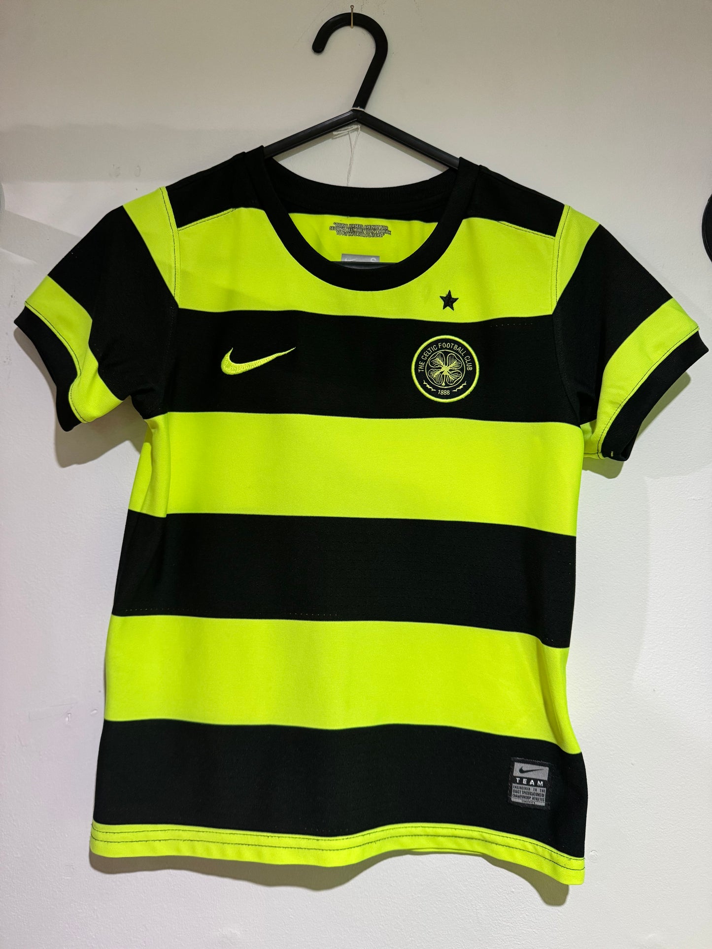 Celtic 2009/10 away shirt 4-5 years