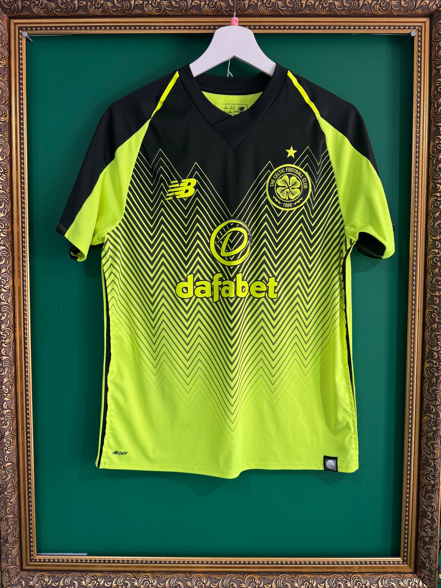 Celtic 2018/19 third shirt small