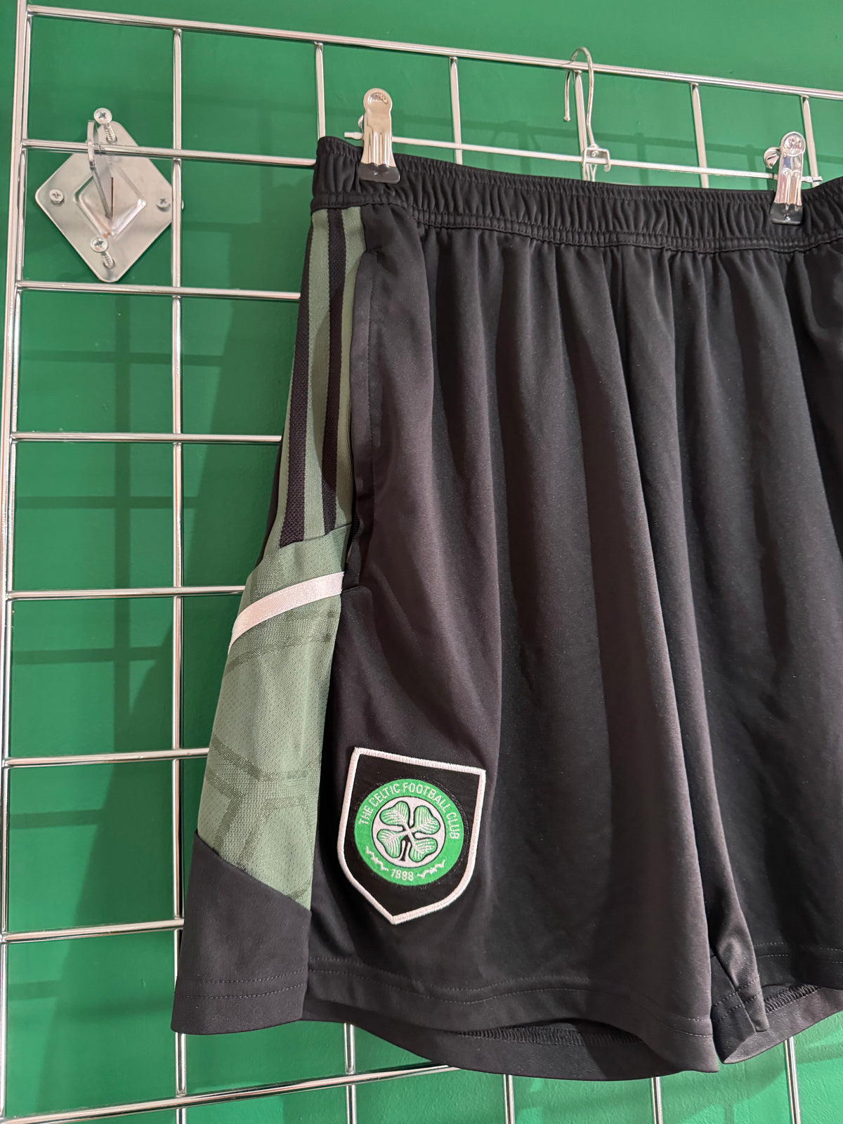 Celtic Aaron Mooy worn training shirts medium