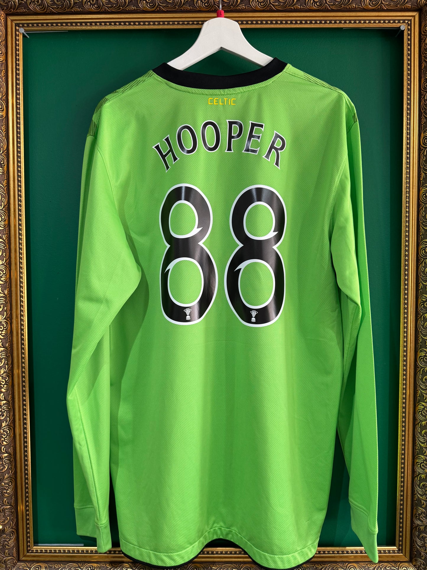 Celtic 2010/11 away shirt large ls Hooper 88