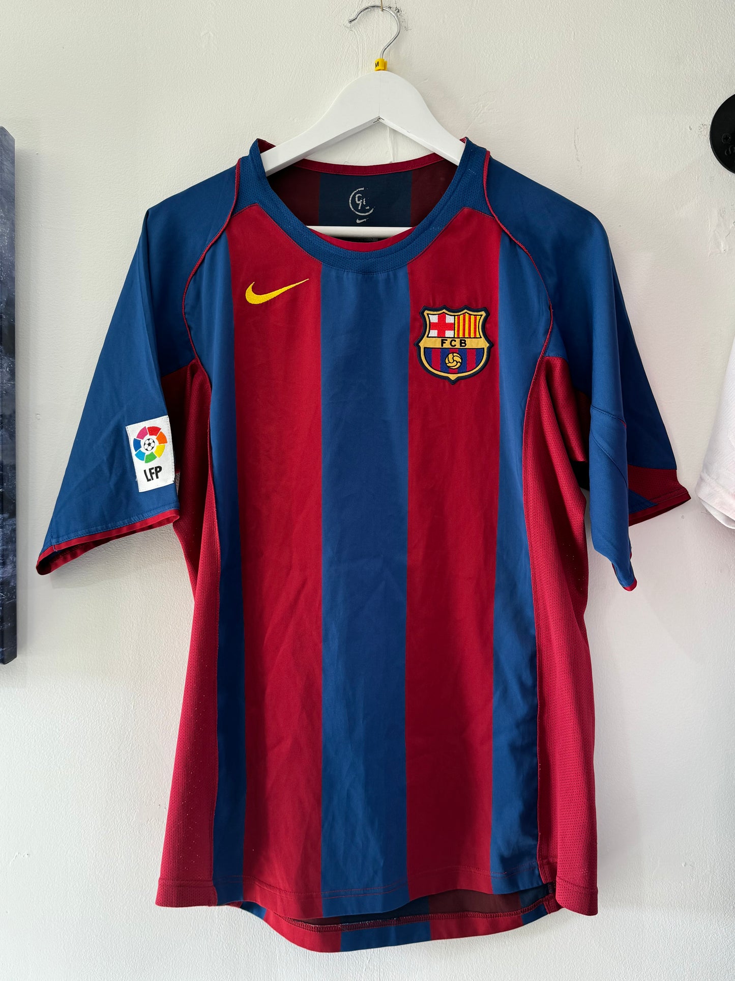 Barcelona 2004/05 home medium Messi 30