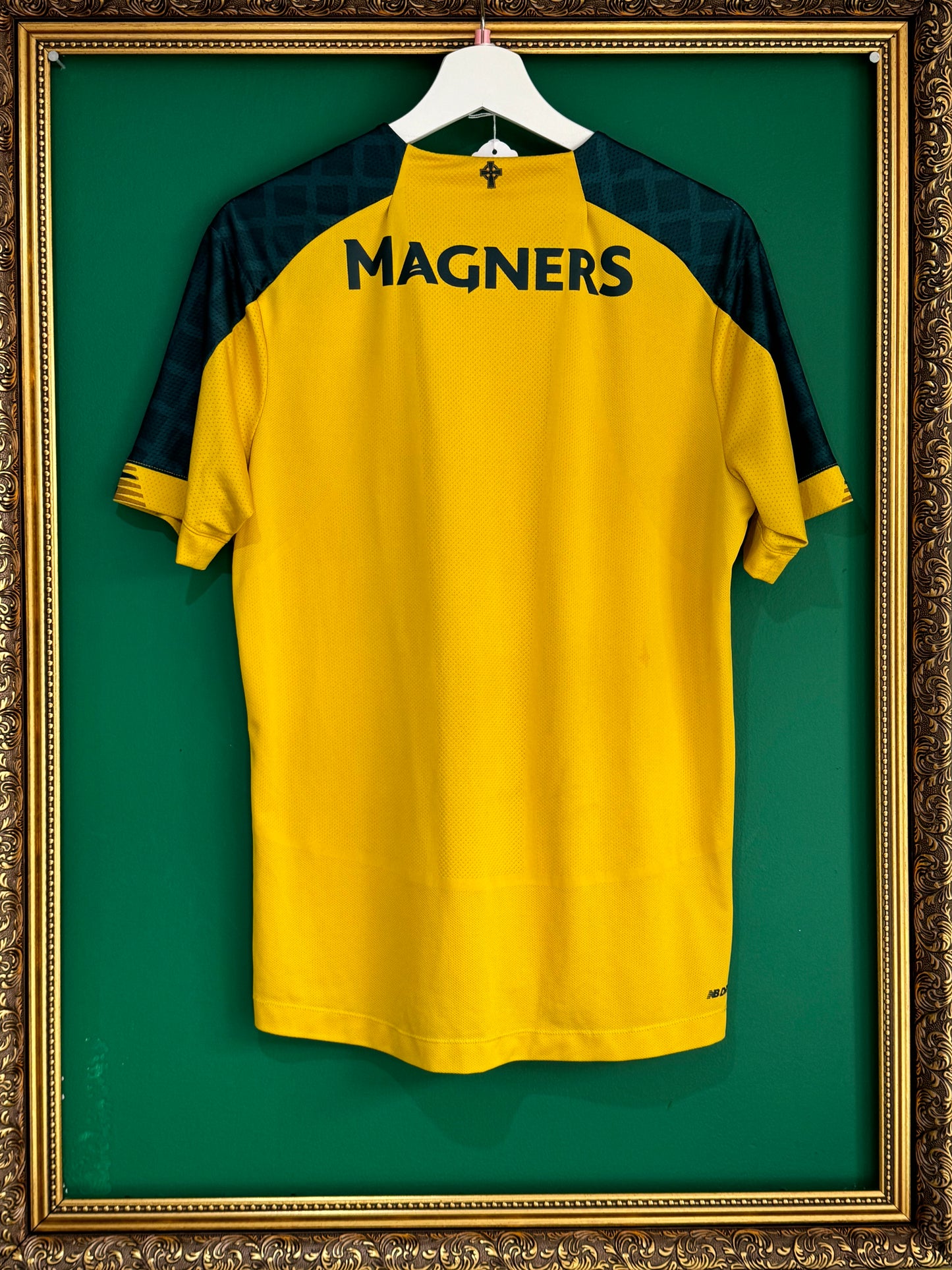 Celtic 2019/20 away small