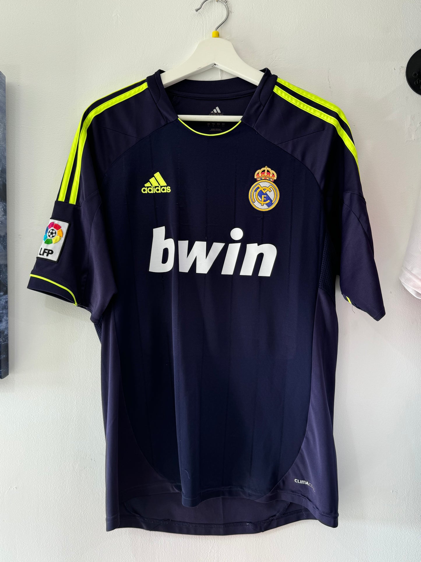 Real Madrid 2012/13 away medium