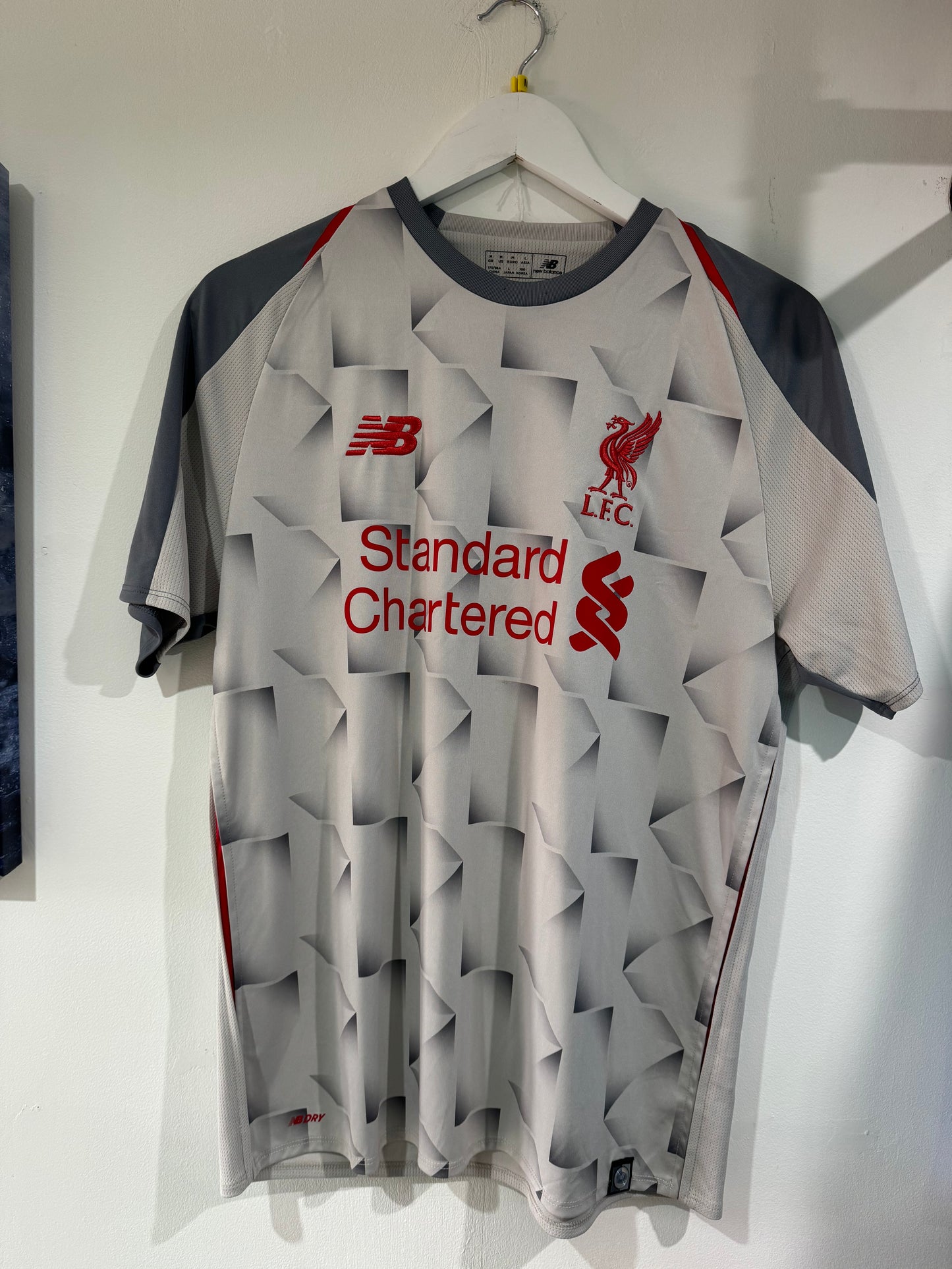 Liverpool 2018/19 third medium