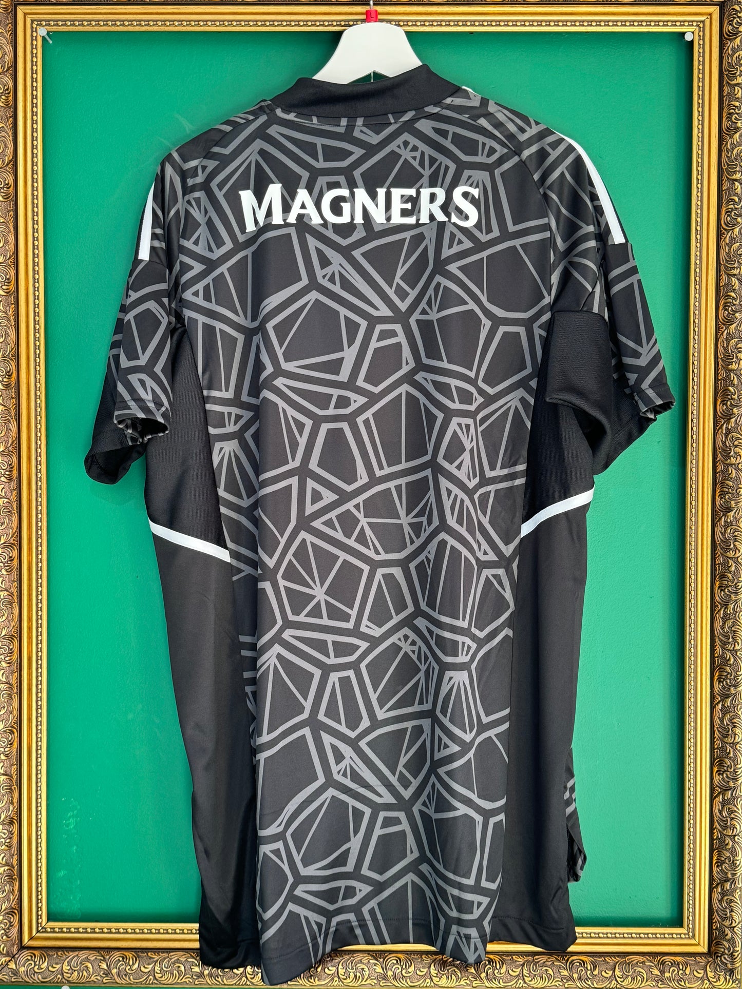 Celtic 2022/23 third shirt goalkeeper large BNWT