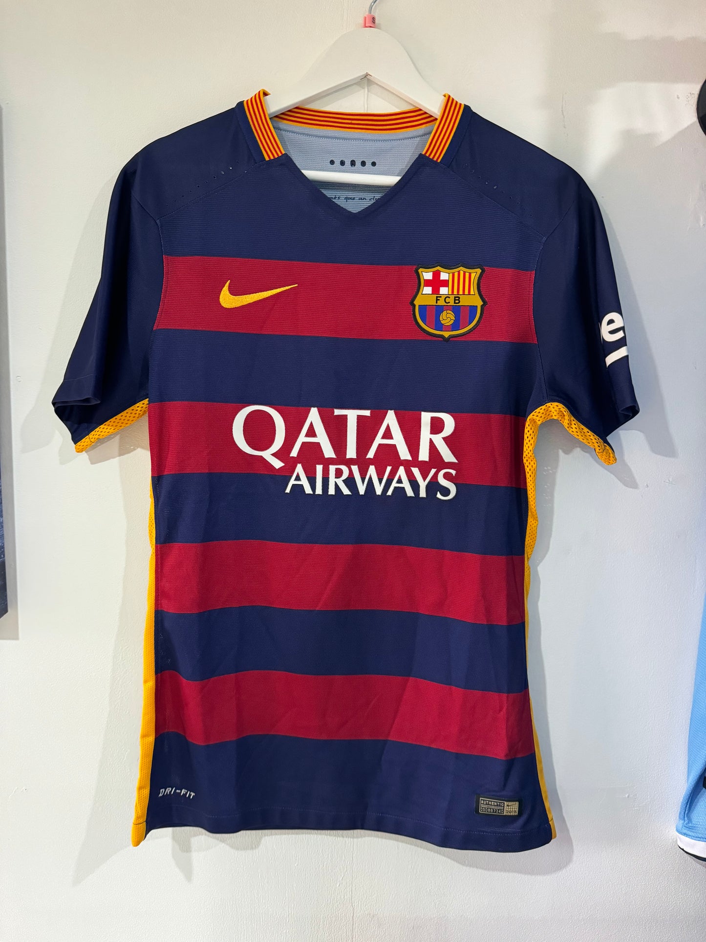 Barcelona 2015/16 home Messi Player issue small