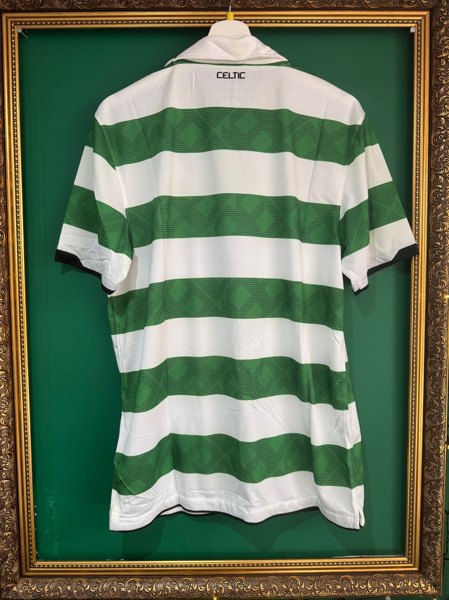 Celtic 2010/11 home shirt medium BNWT