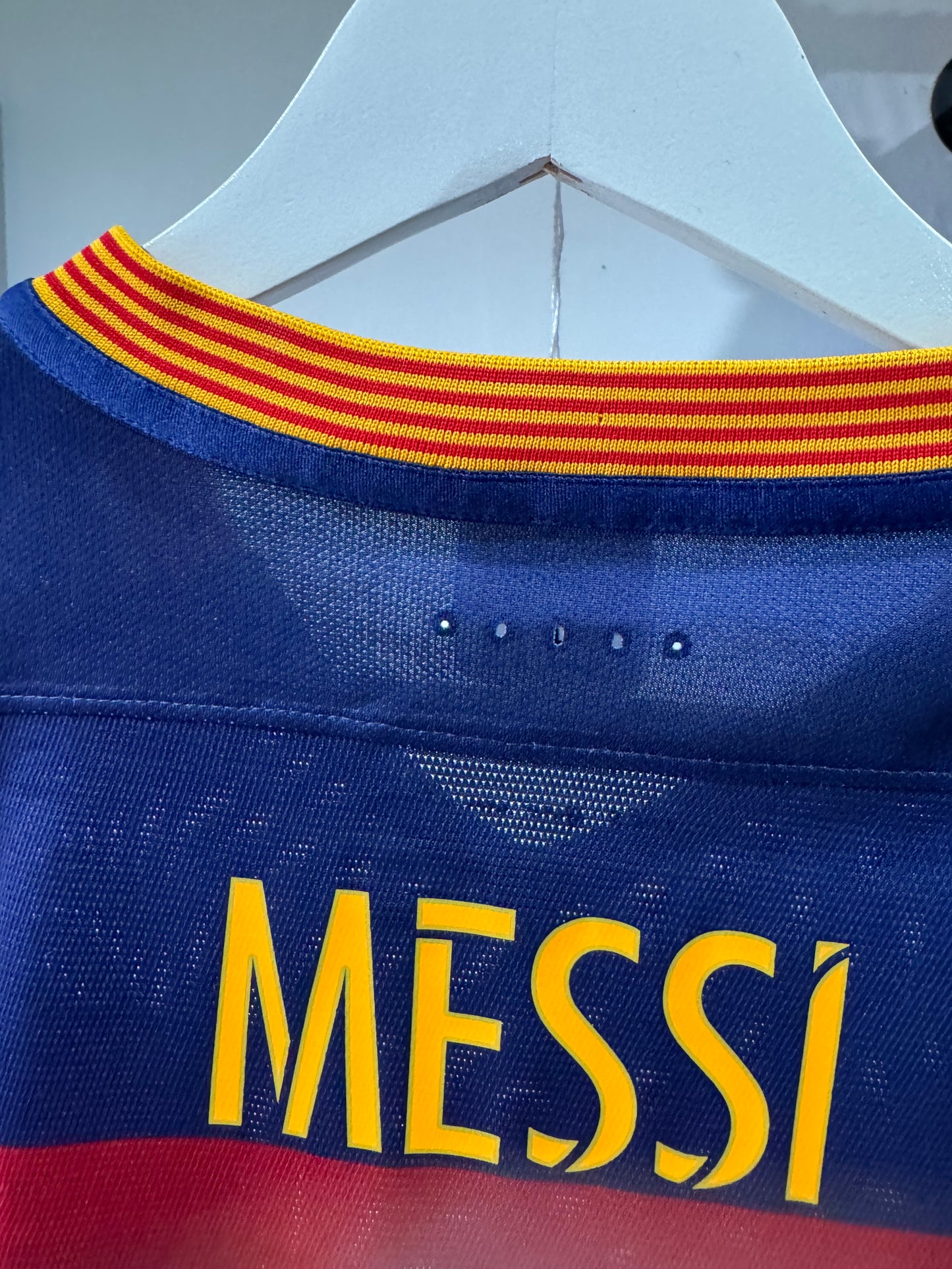 Barcelona 2015/16 home Messi Player issue small