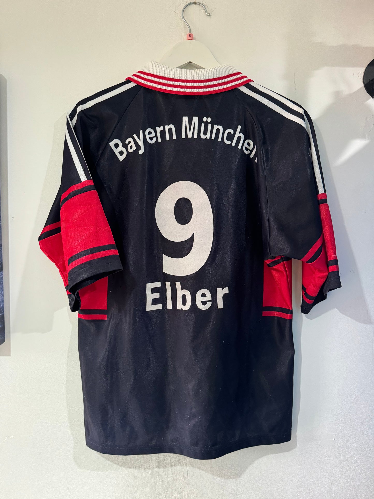 Bayern Munich 1997/99 home small Elber 9