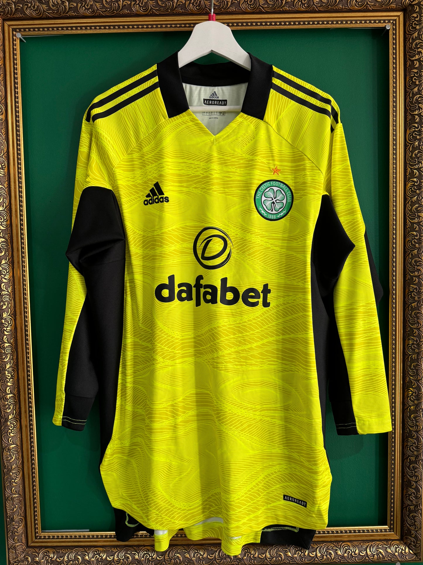 Celtic 2021/22 gk home large