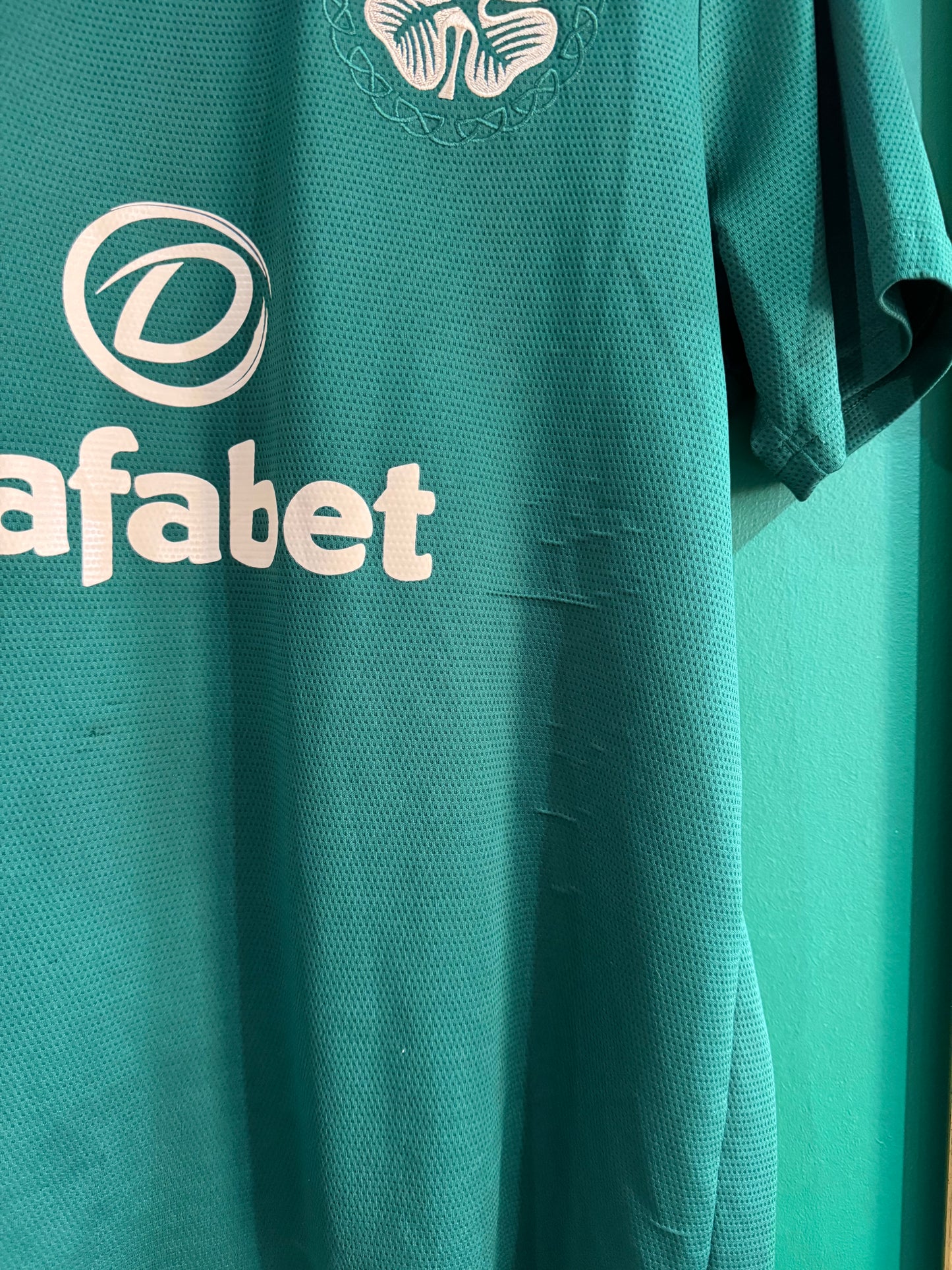 Celtic 2021/22 away shirt large