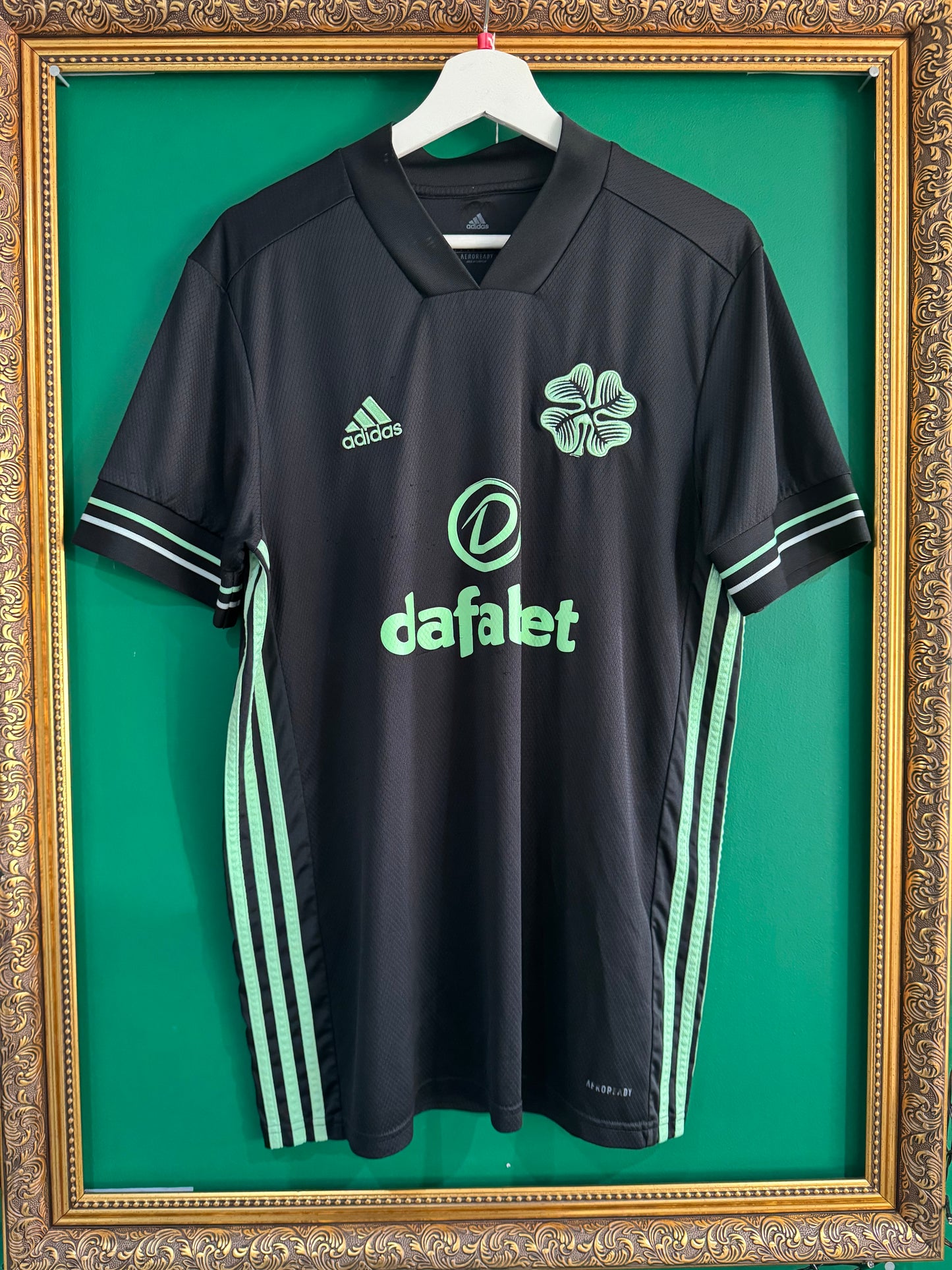 Celtic 2020/21 third shirt large