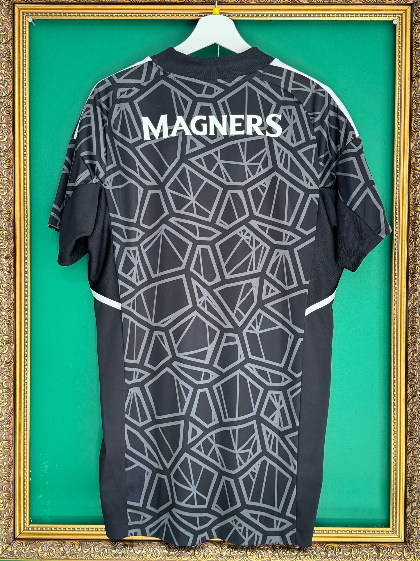 Celtic 2022/23 third goalkeeper medium